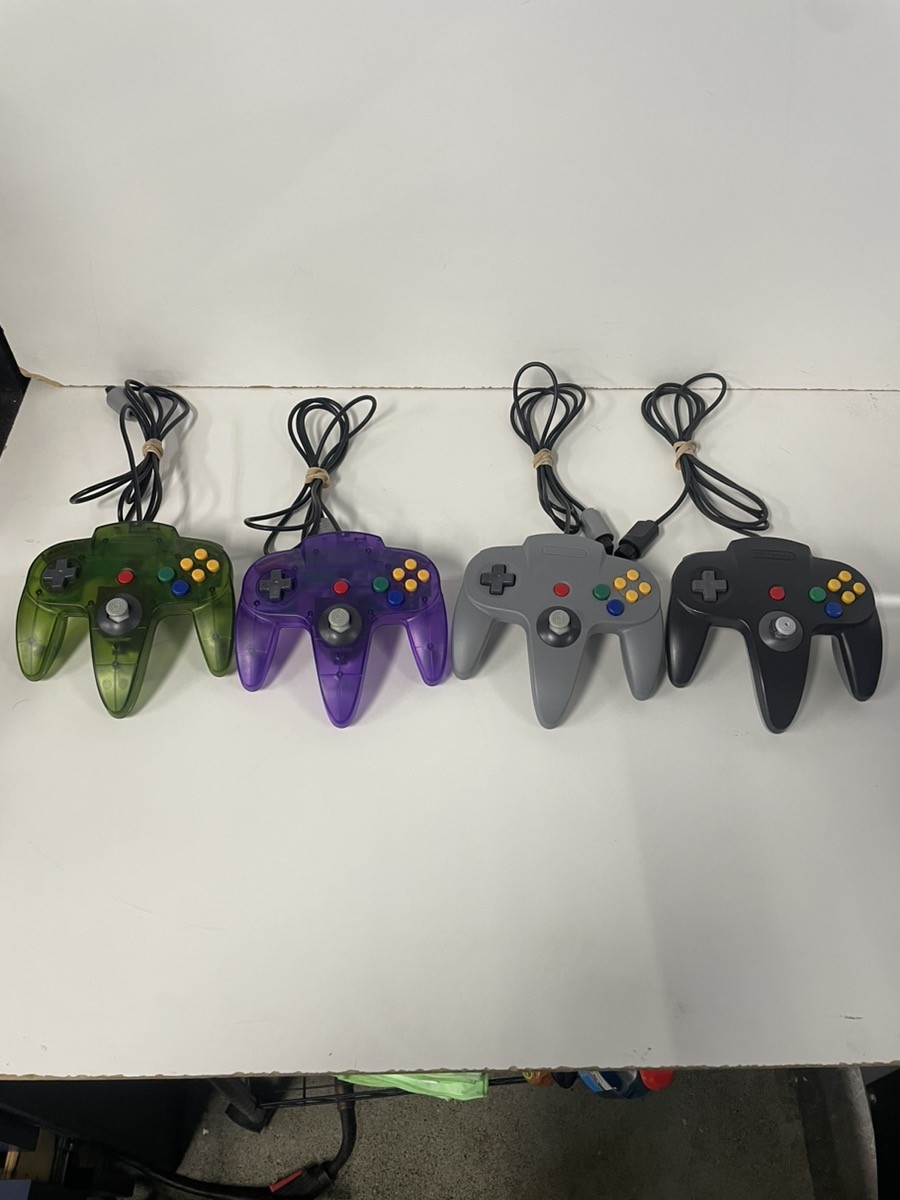 NINTENDO 64 SYSTEM WITH 4 CONTROLLERS (P18027811)