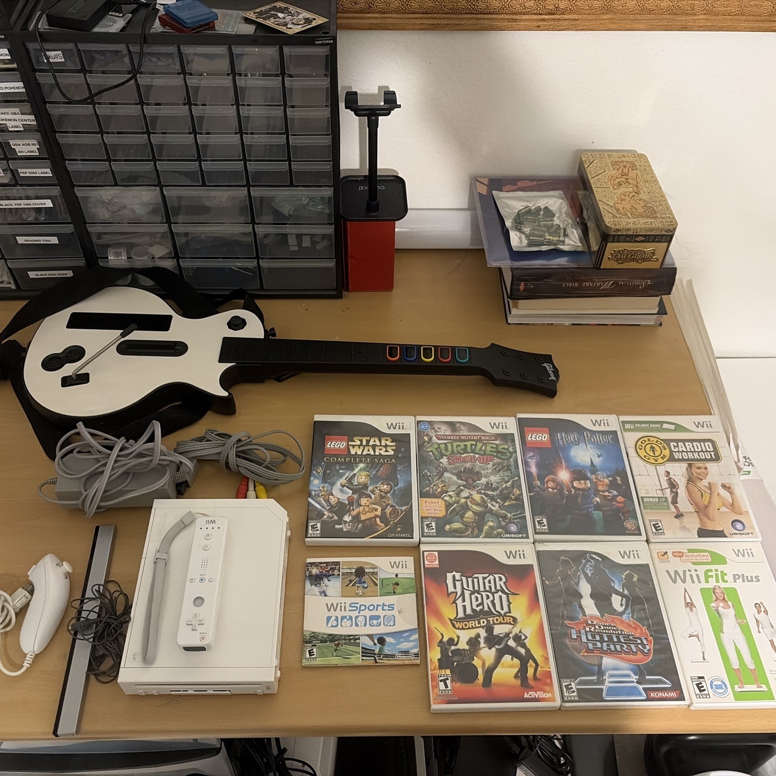 White Nintendo Wii – RVL-001(NTSC) Bundle Guiter Hero and Games