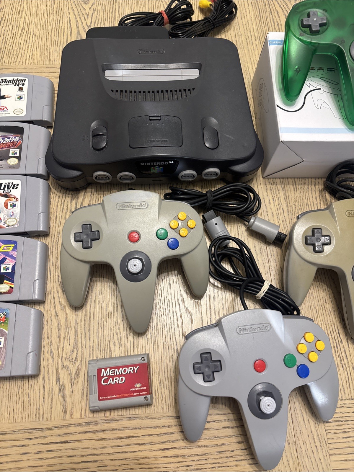 Nintendo 64 Console bundle + Mario KART & More + 4 controllers + Memory Card