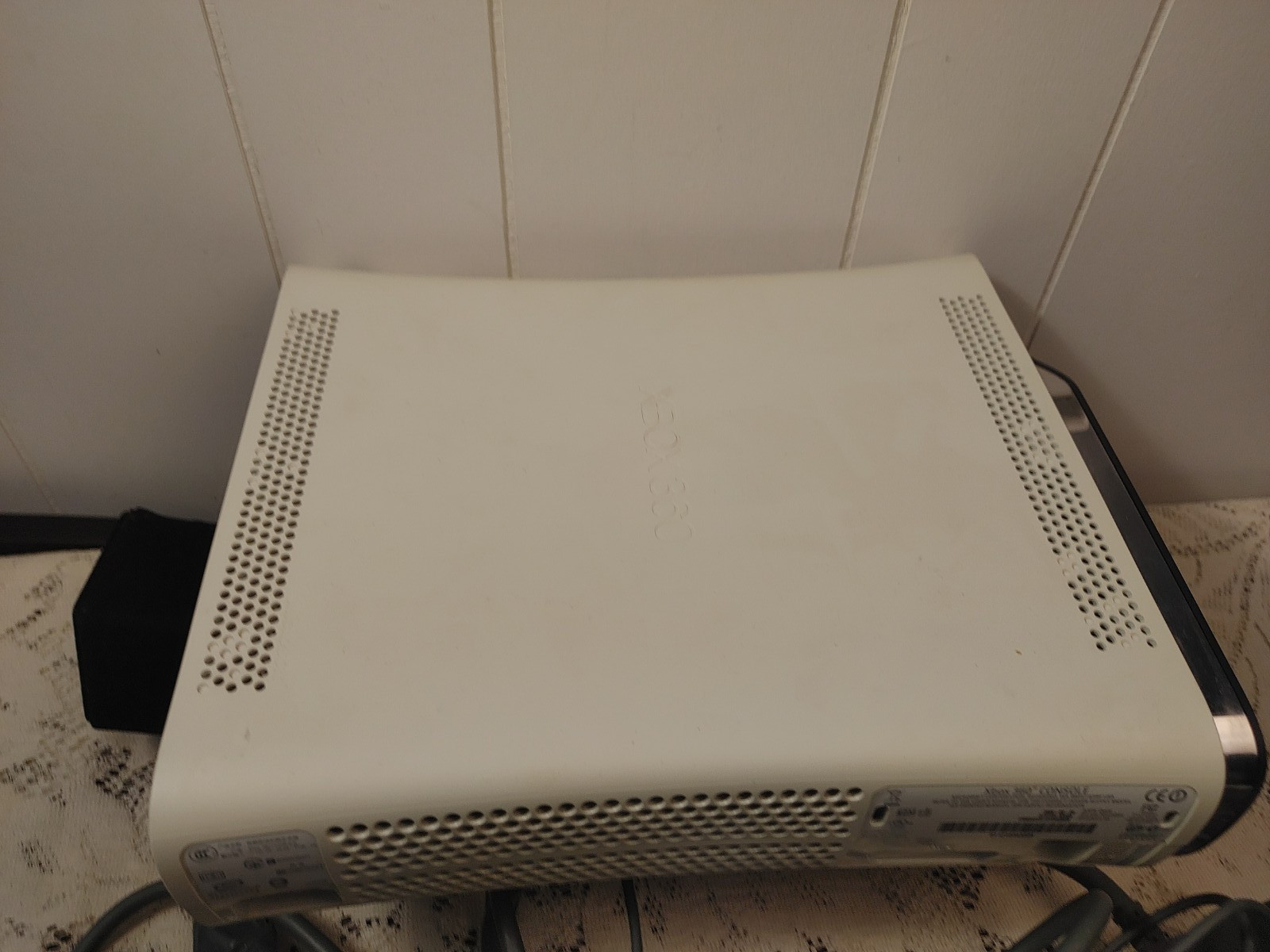 Xbox 360 Console With 120 GB Hard Drive (NOT READING GAMES) w/ Controller +Games
