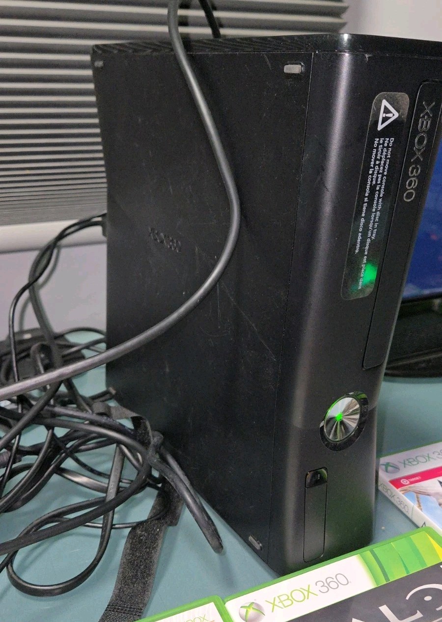 Microsoft Xbox 360 S 250GB Black Console Model 1439 + 9 Games READ