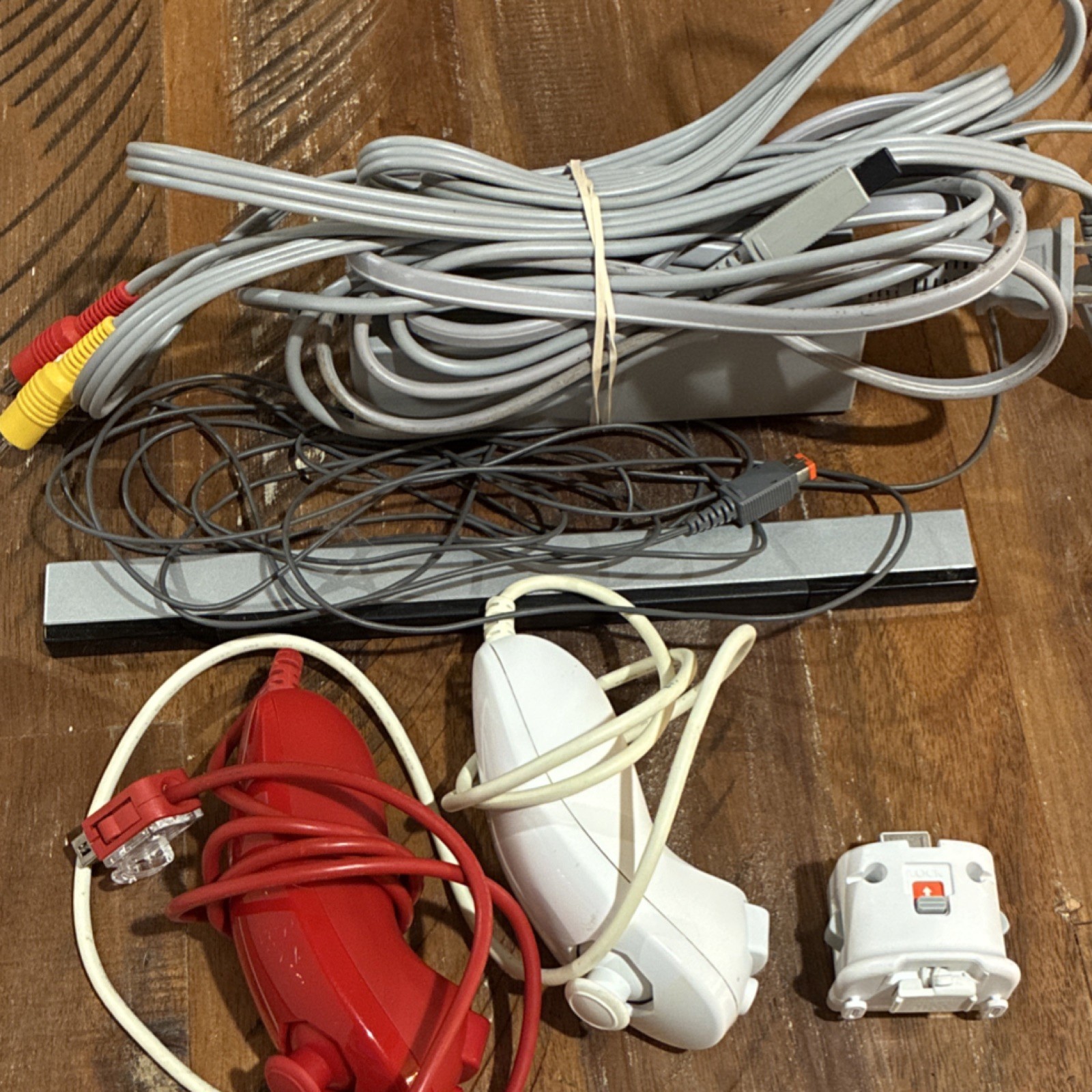 Nintendo Wii RVL-001 White Console Bundle 3 Remotes – 2 Nunchuks – Sensor Bar