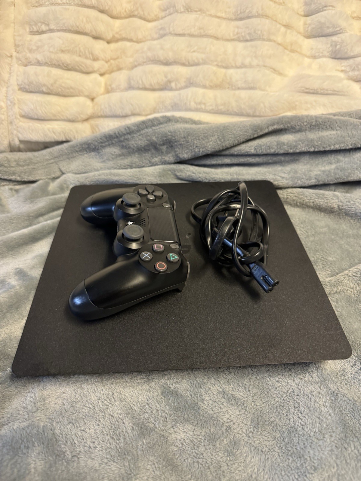 PlayStation 4 Slim PS4 With Wireless Controller HDMI CORD And Power Cord