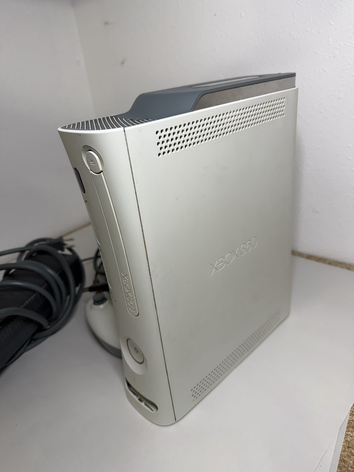 Microsoft Xbox 360 White Console NTSC-U/C 1080p HDMI w/ controller Parts Only