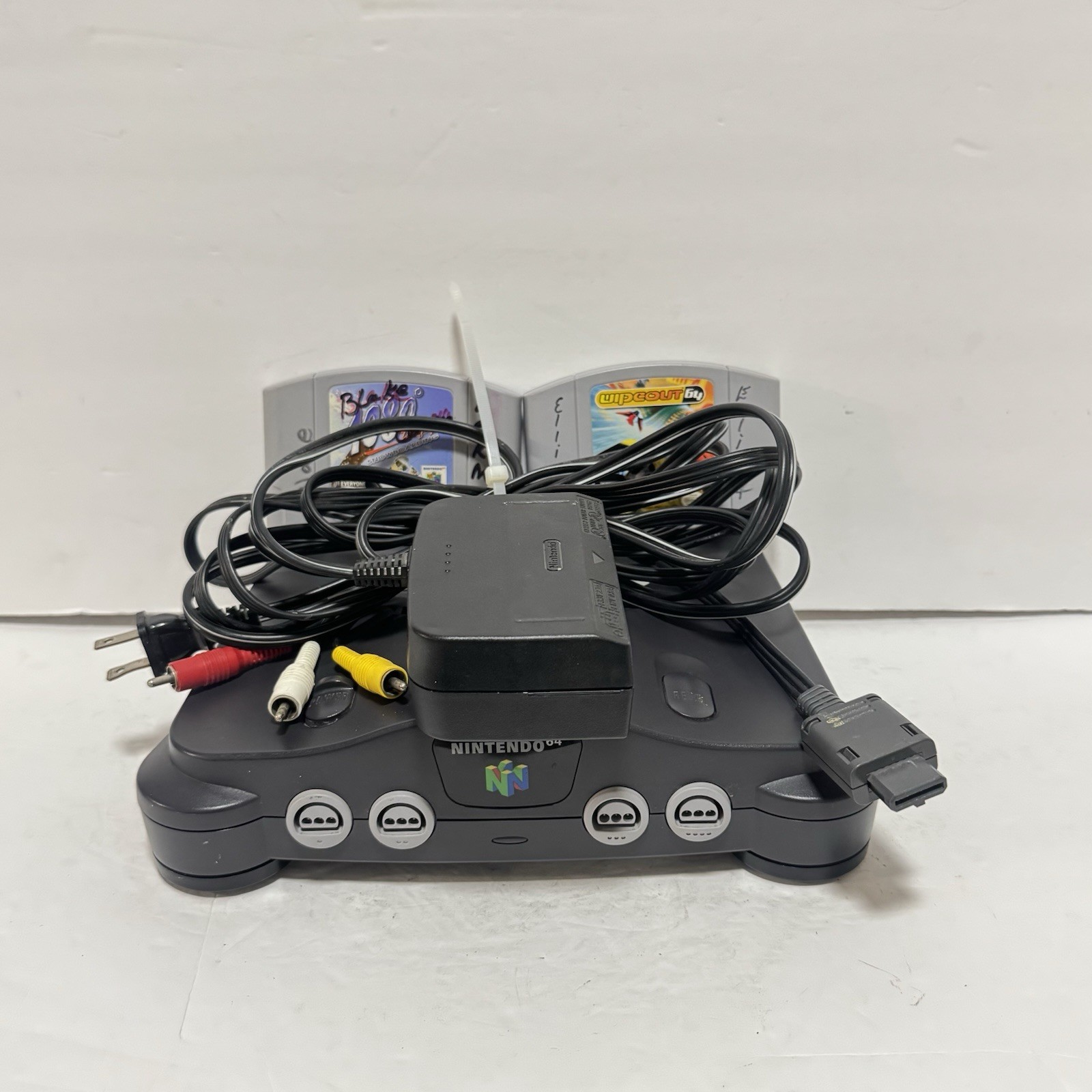 Nintendo 64 N64 NUS-001 Gray Console w/ Cables And 2 Games – Works!!