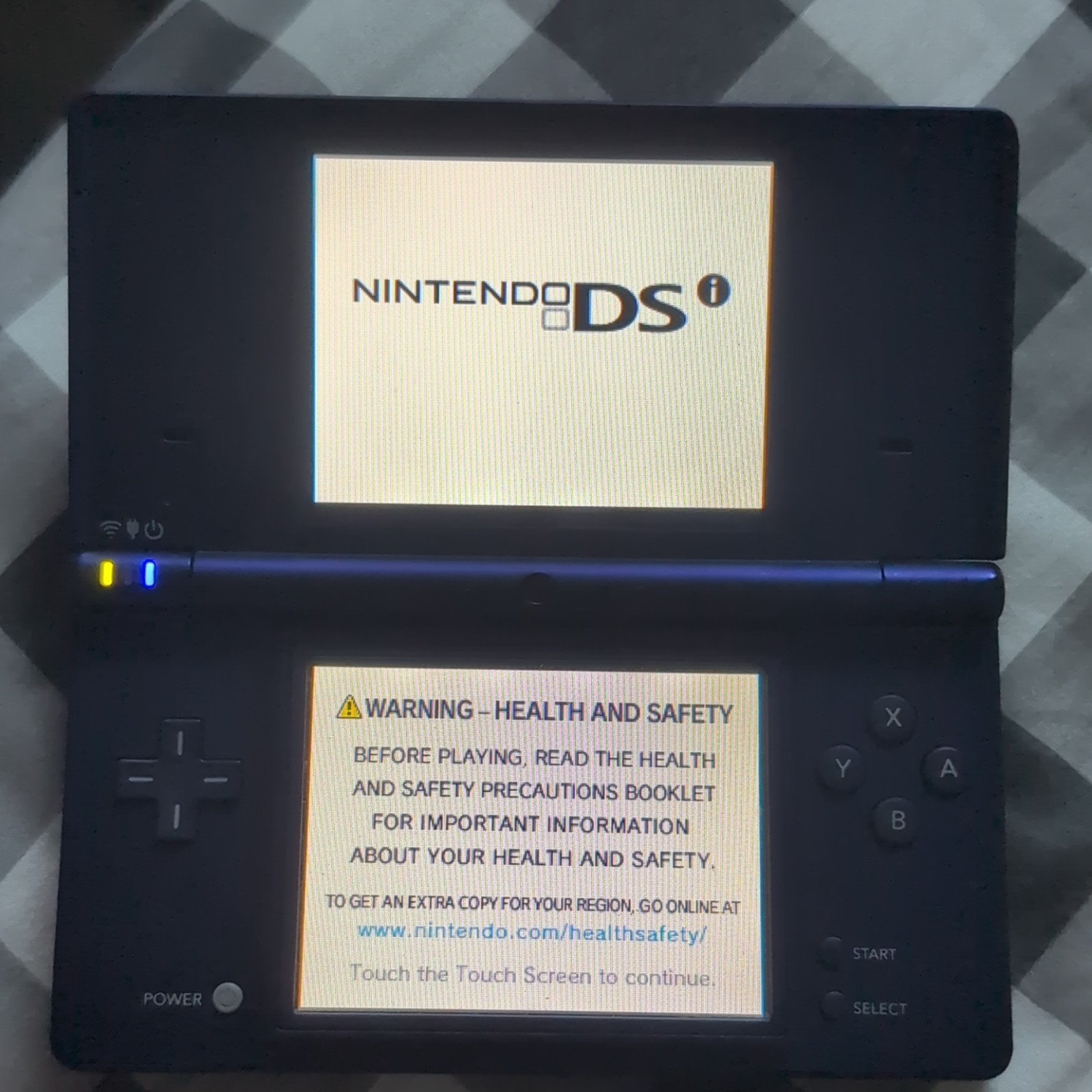 Nintendo DSi Console, Case and 32gb MicroSD + Adapter (Charger not included)