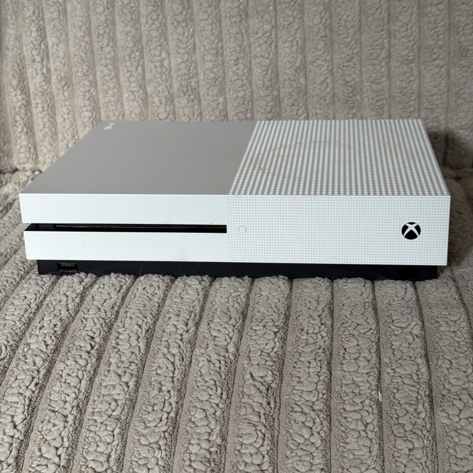 Microsoft Xbox One S 1681 500GB White Gaming Console Only Parts Repair No Power