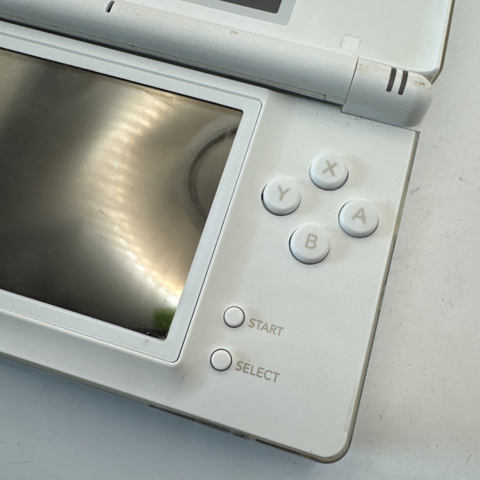 Nintendo DS Lite Console USG-001 with charger – White – Won’t Power On