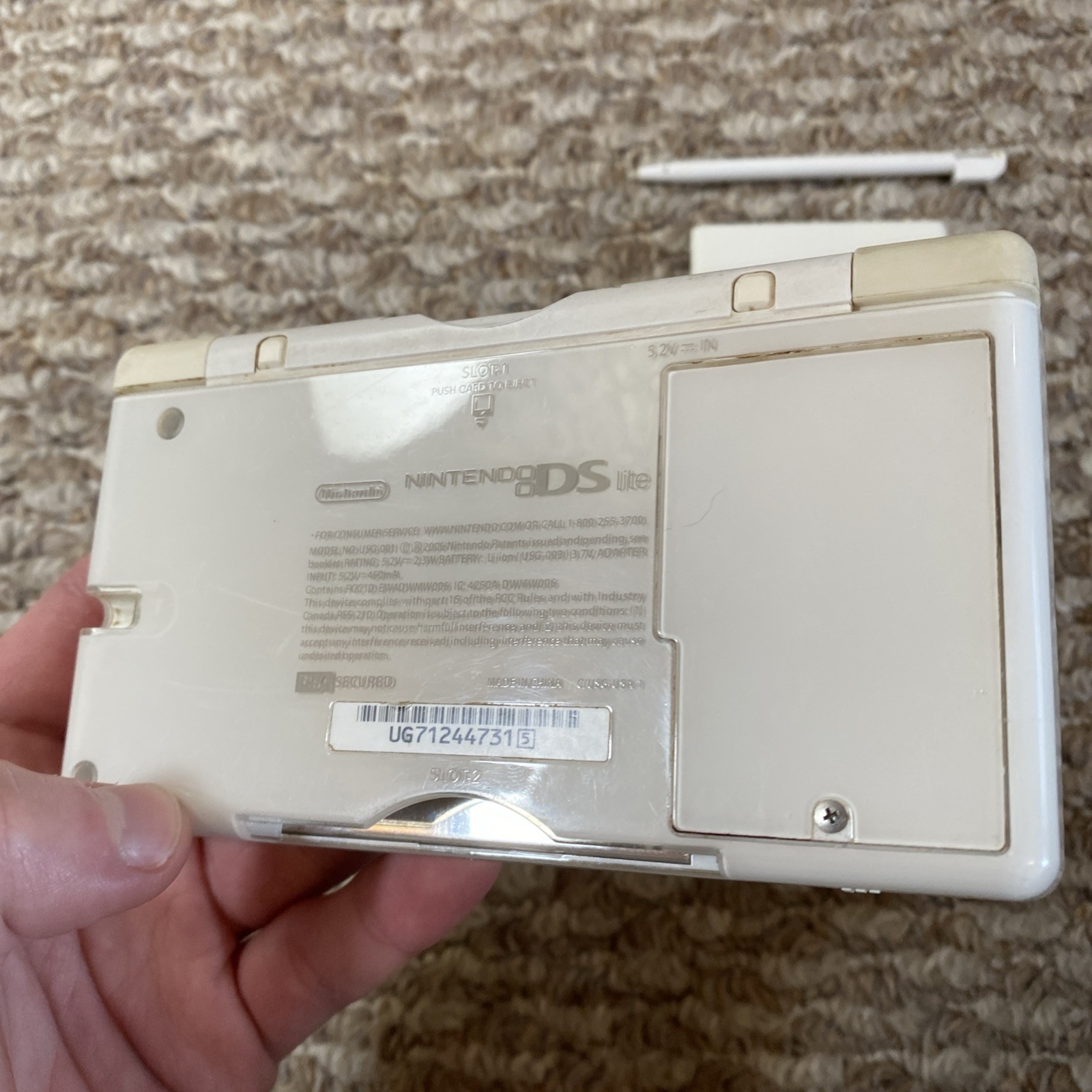 Nintendo DS Lite Polar White Handheld System WITH CHARGER AND STYLUS OEM