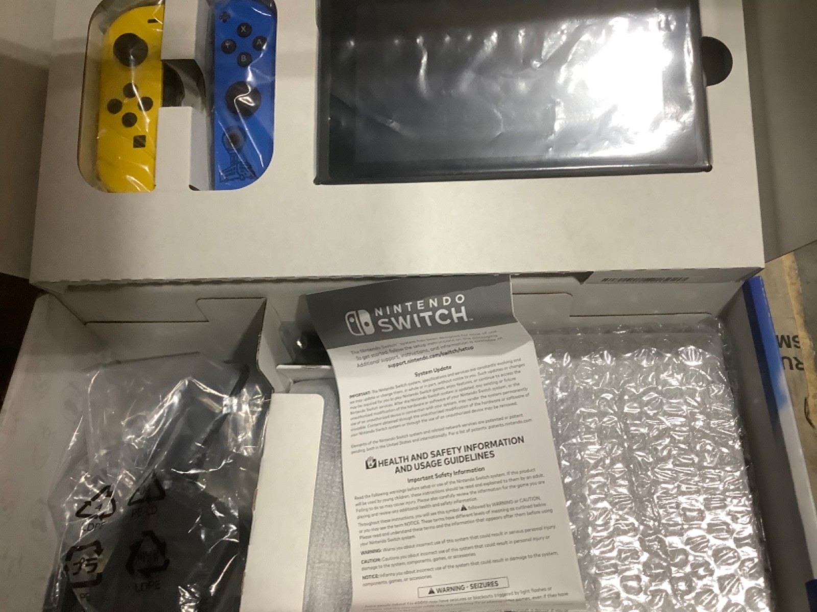 Nintendo Switch Console Fortnite editiondoes not include wildcat bundle