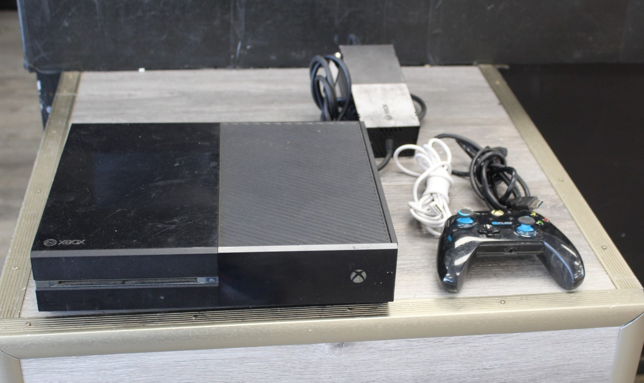 Microsoft Xbox One 500GB Console Original – Black with Wired Controller