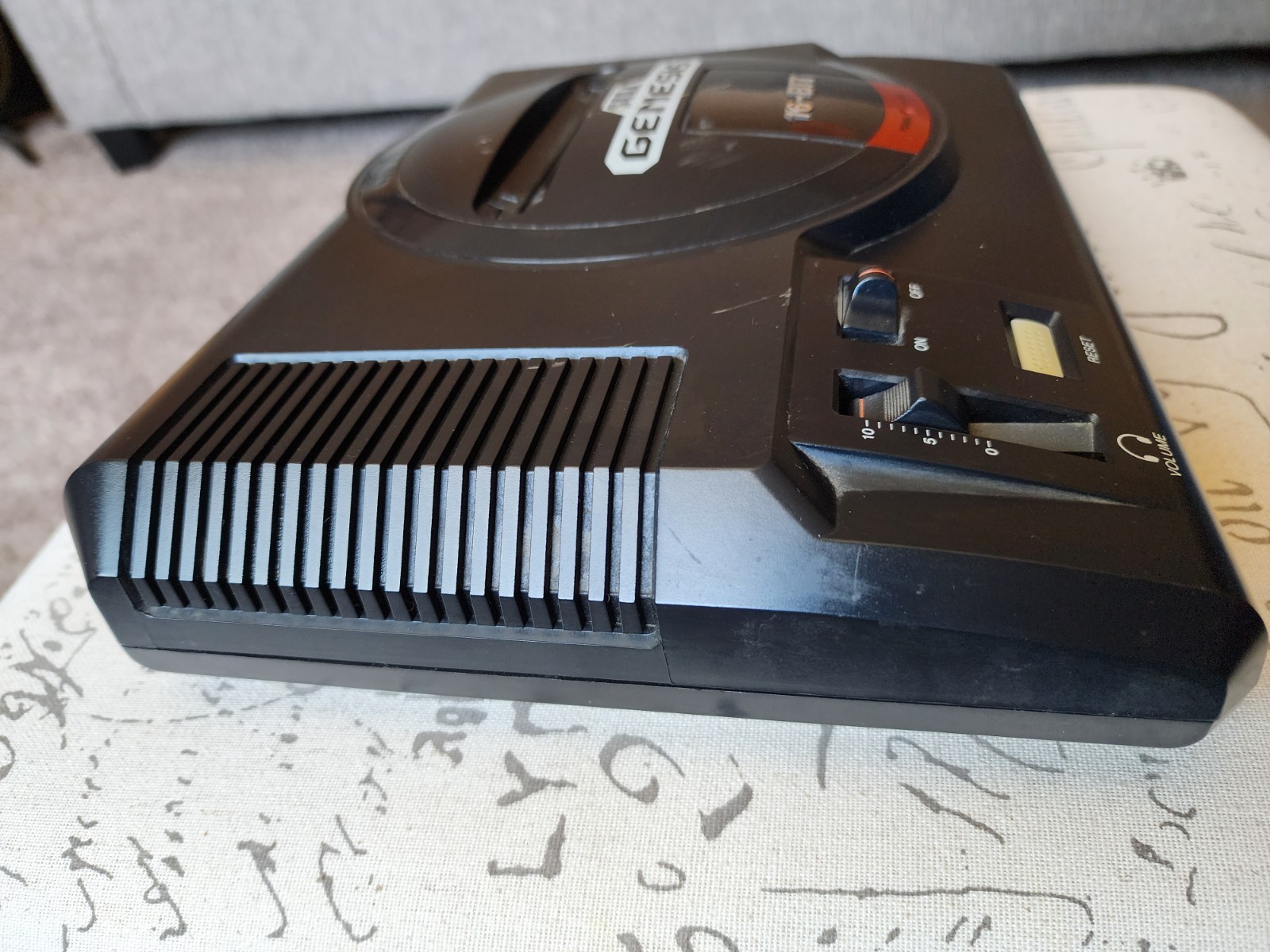 Sega Genesis Console model 1601 with two controllers and power supply