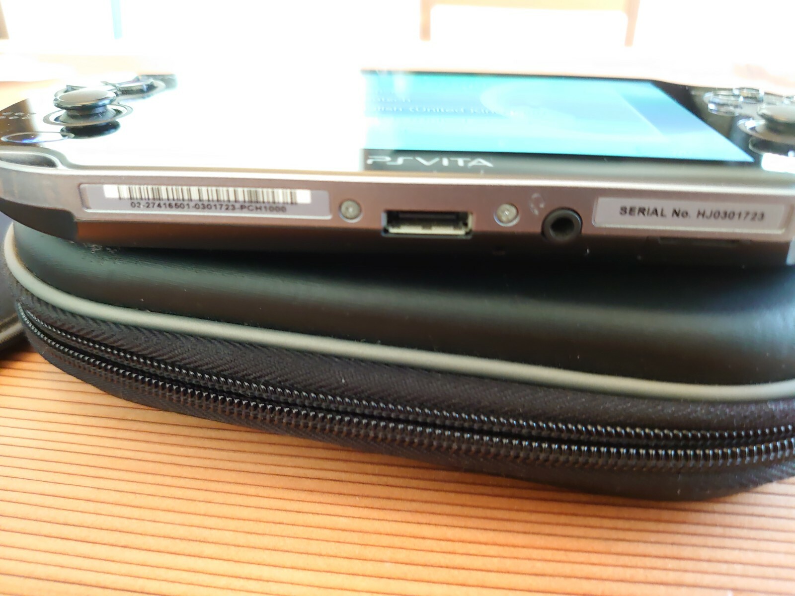 PlayStation Vita Console Crystal Black PCH-1000 ZA01 + Pouch