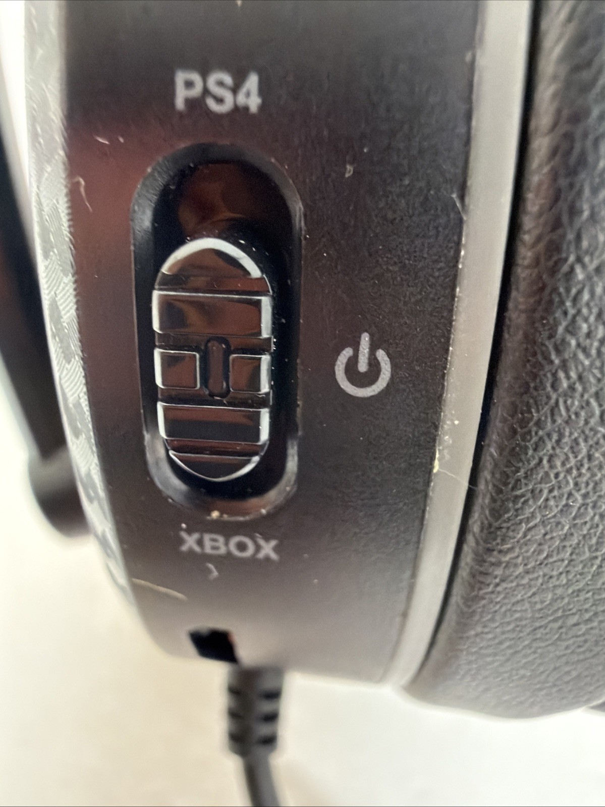 Microsoft Xbox 360 S Console Bundle Lot 1 Controller, 9 Games Headset,cords