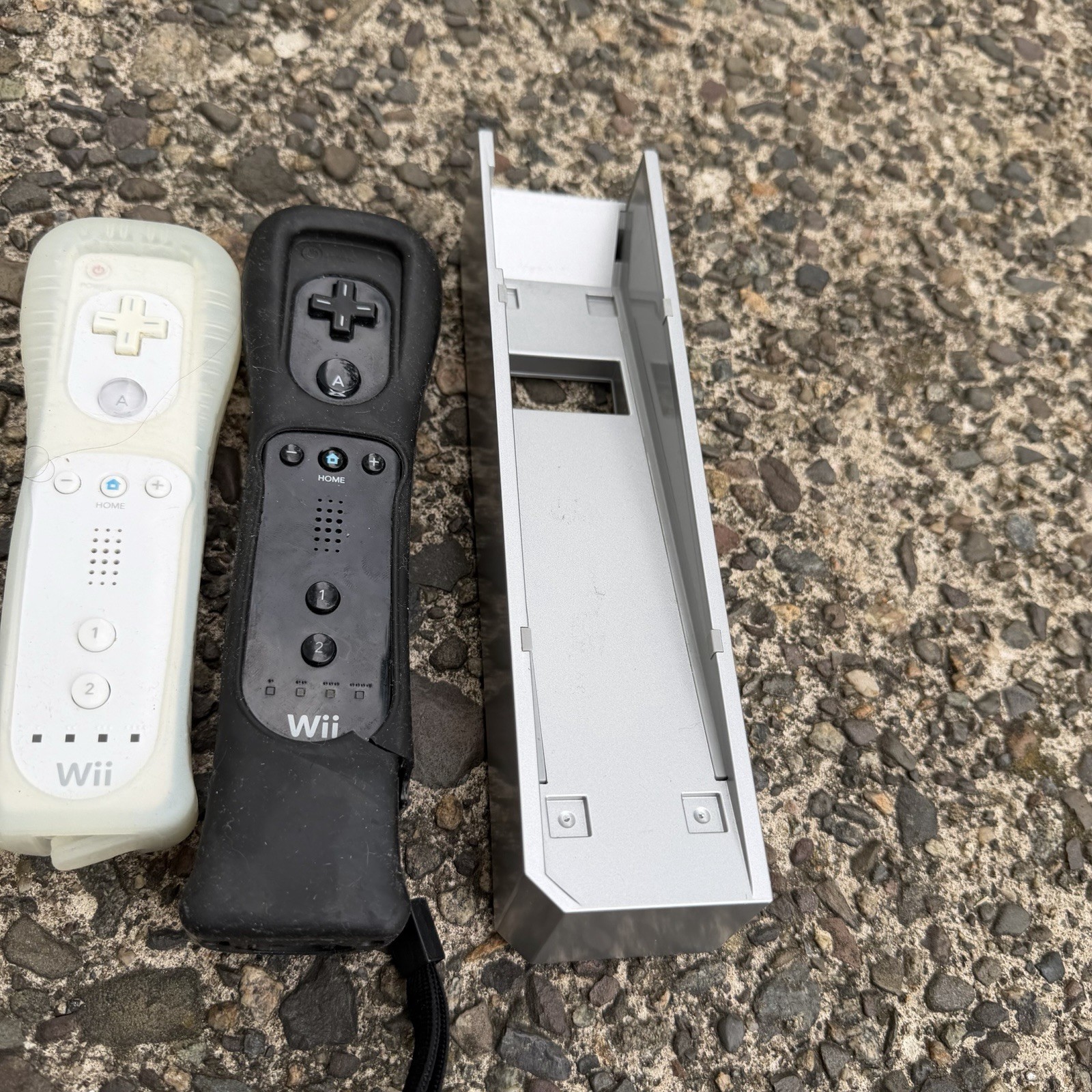 Nintendo Wii RVL-001(USA) Console Bundle – White