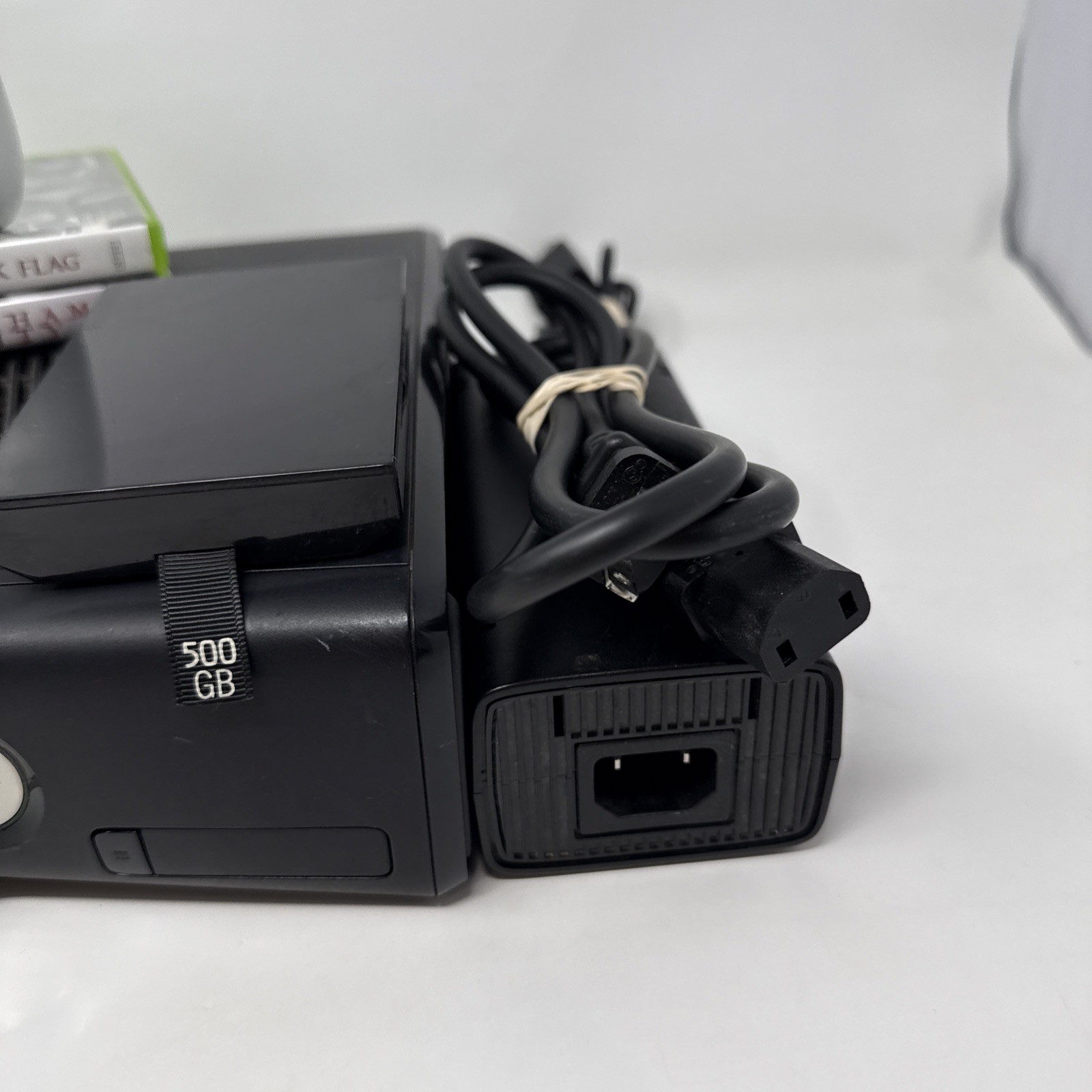 MICROSOFT XBOX 360S – 500GB – 1439 – Controller, Cables, 2 Games Tested Works