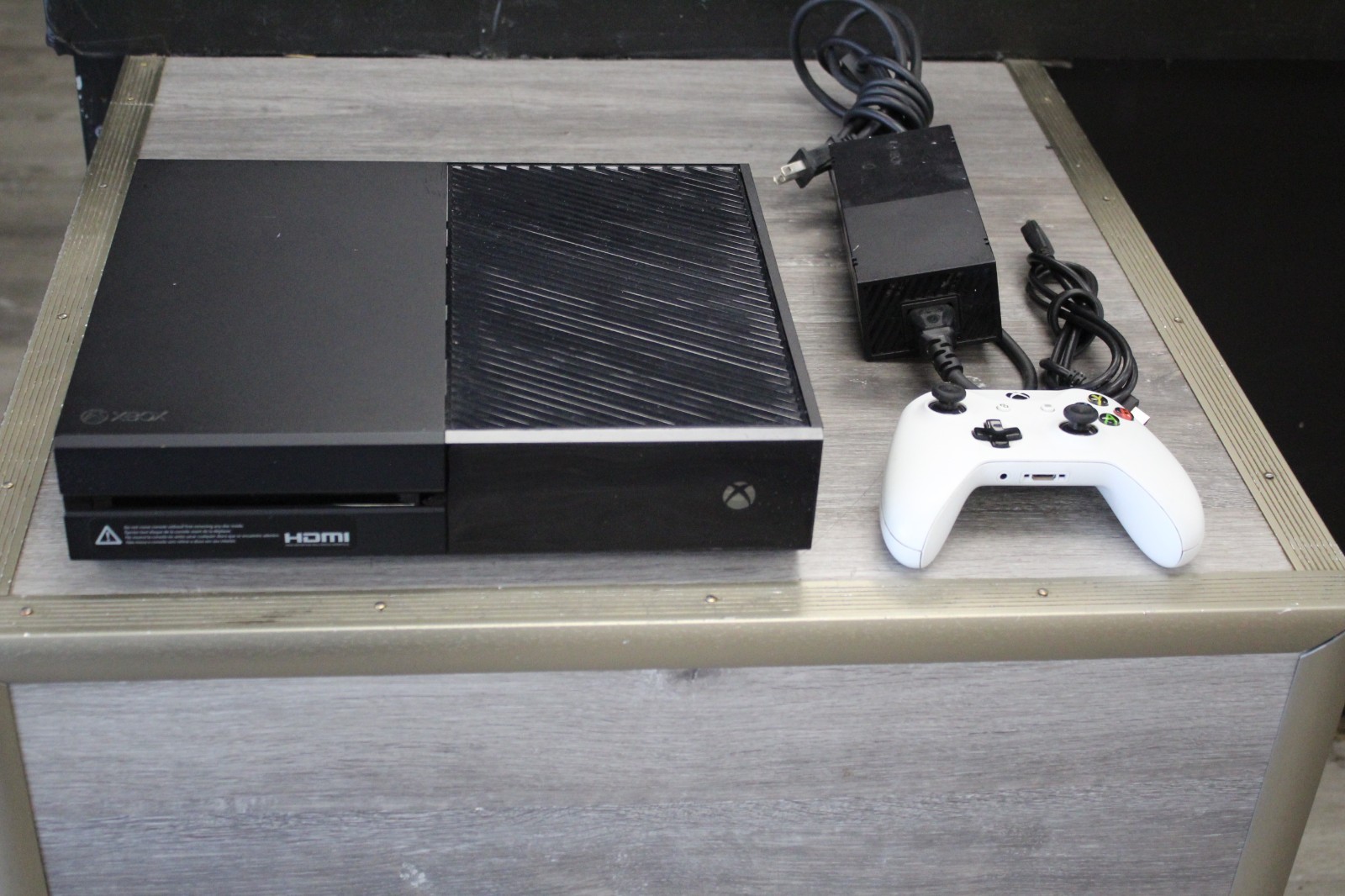 Microsoft Xbox One 500GB Console Original – Black with White Wiress Controller
