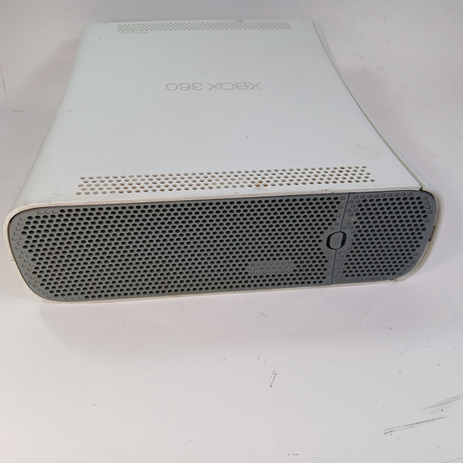 Xbox 360 White CONSOLE ONLY – NO HARD DRIVE – WORKS (disc tray sticks sometimes)