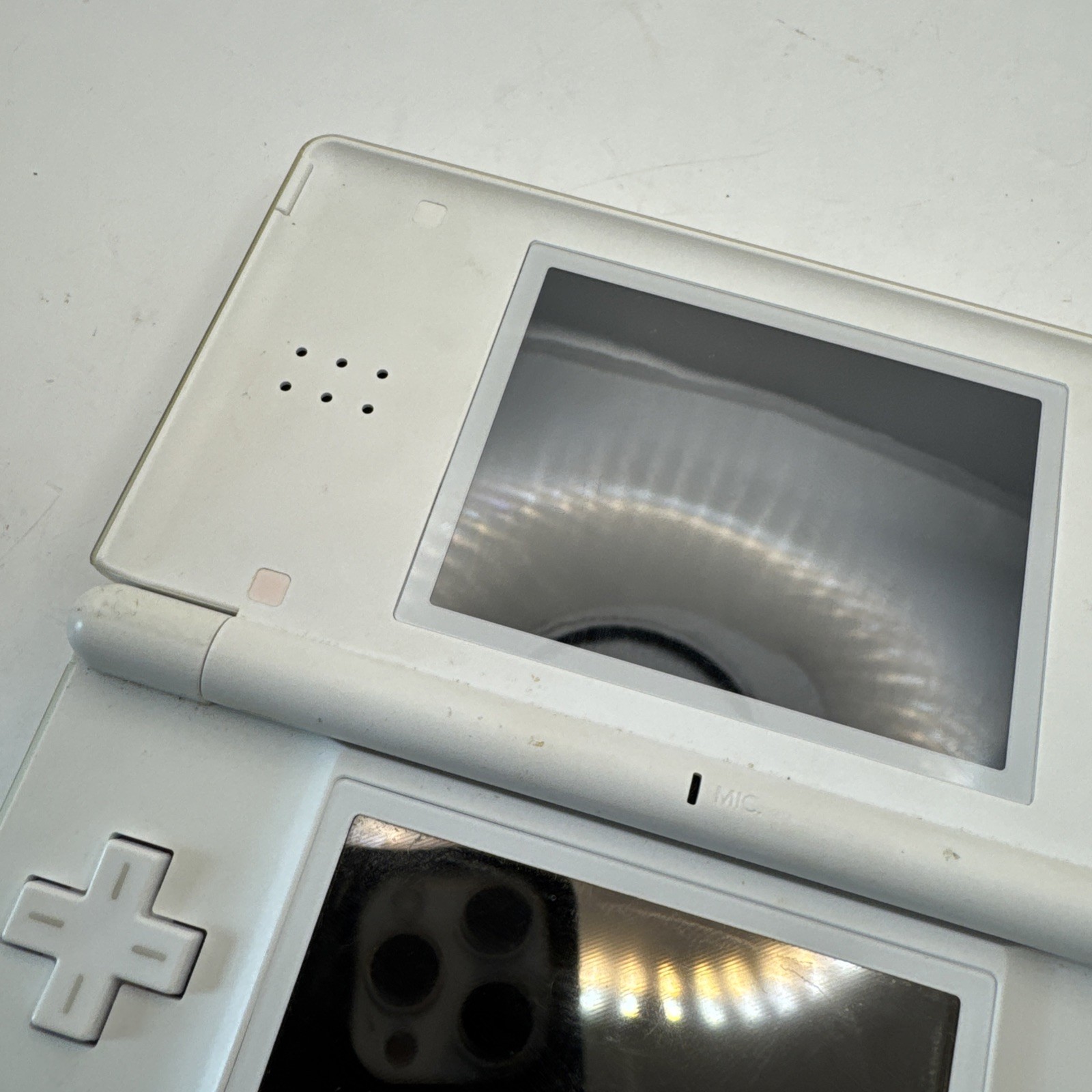 Nintendo DS Lite Console USG-001 with charger – White – Won’t Power On