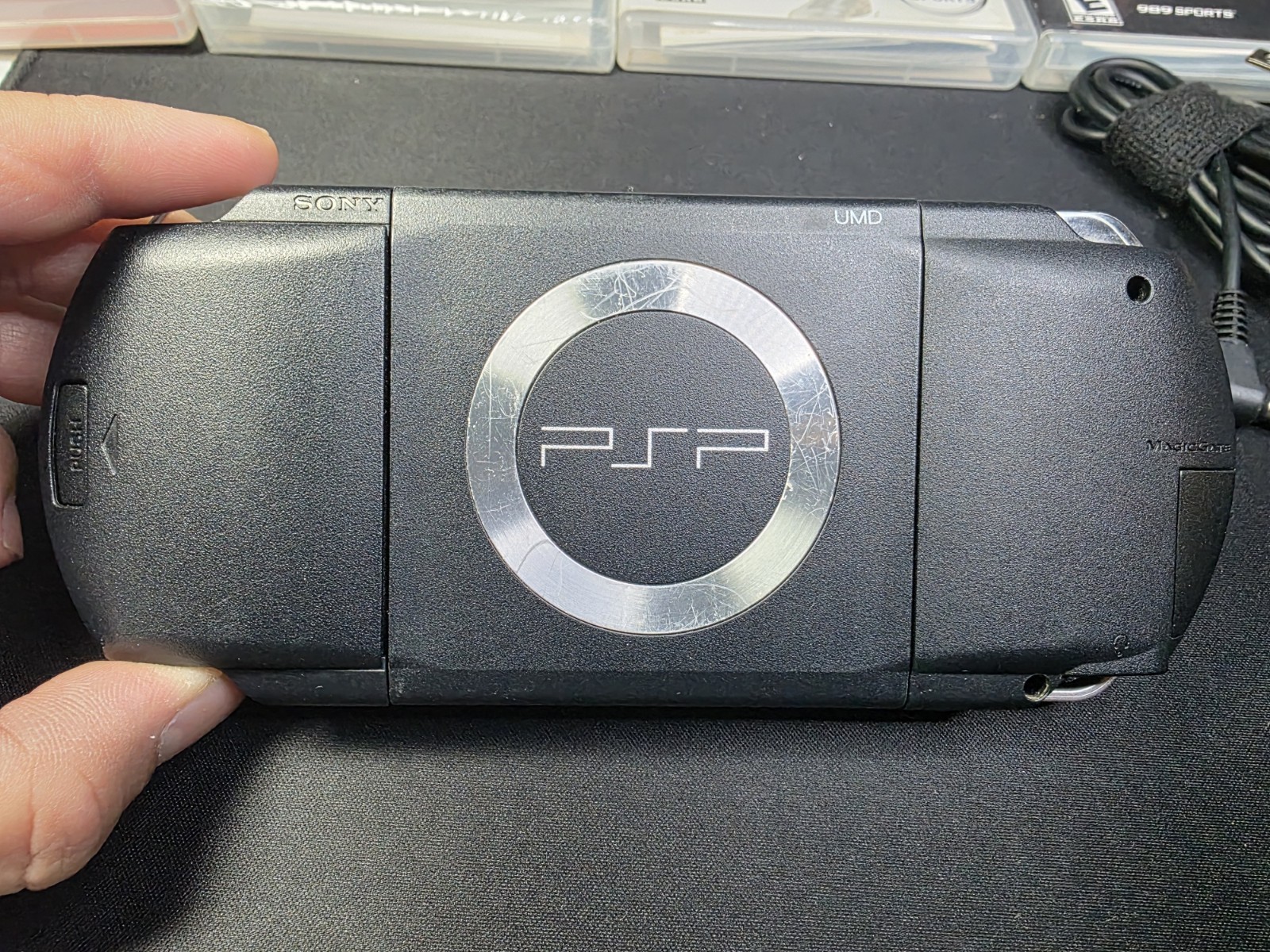 Sony PSP-1001 Black with Charger Battery 256mb Memory Stick + 2UMD + 3 Games ⚠️