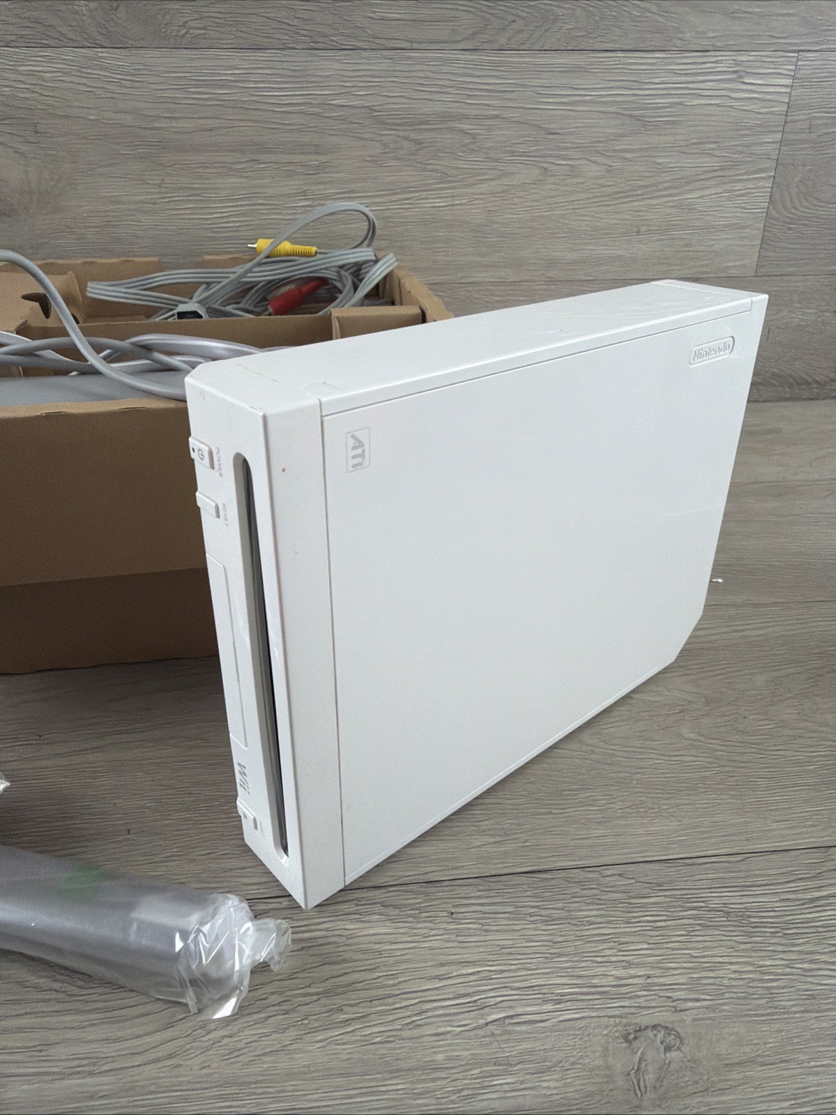 Nintendo Wii Console System RVL 101 Bundle With Cords Controller Excellent