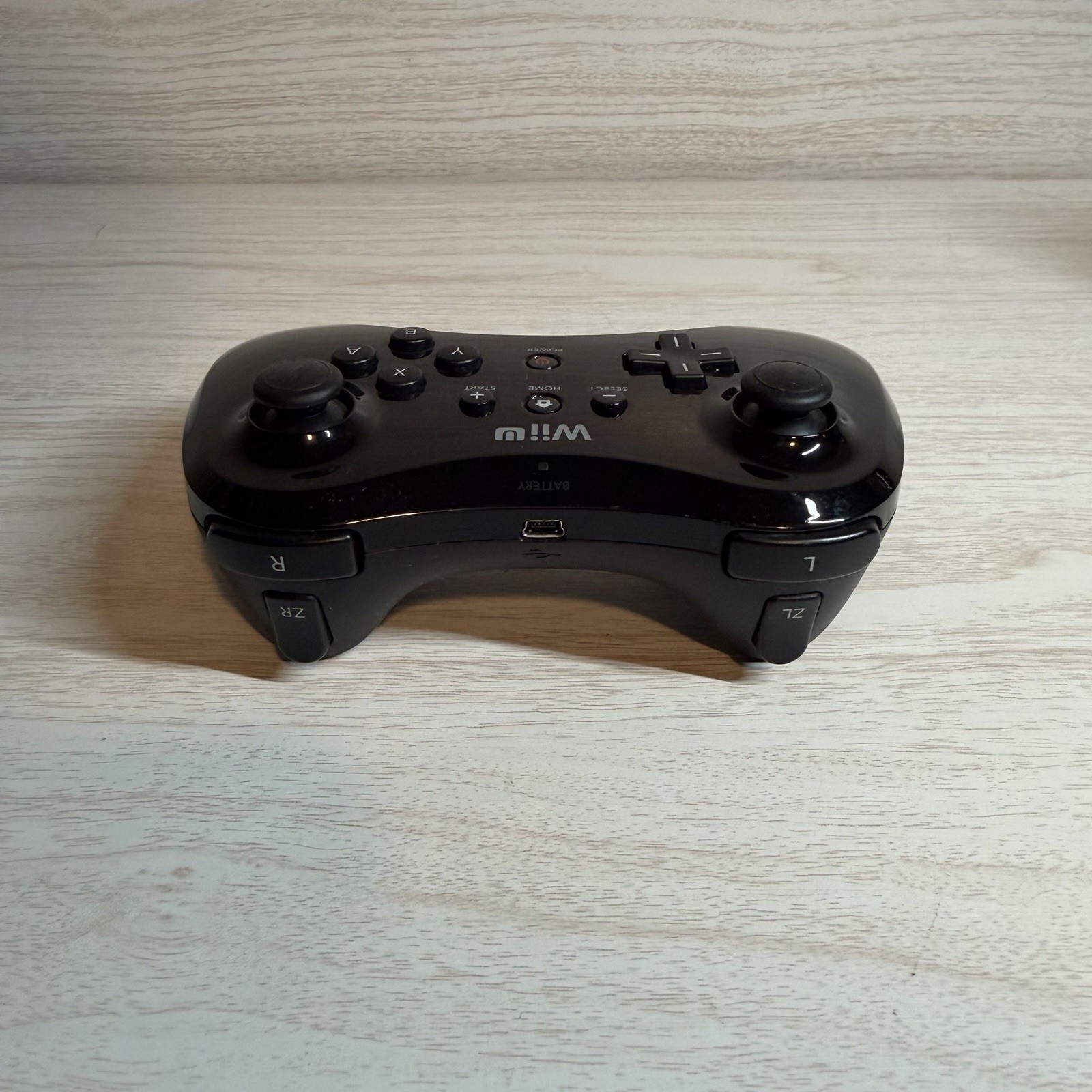Nintendo Wii U Deluxe 32GB Handheld System – Black WUP-101(02) w/ Pro Controller