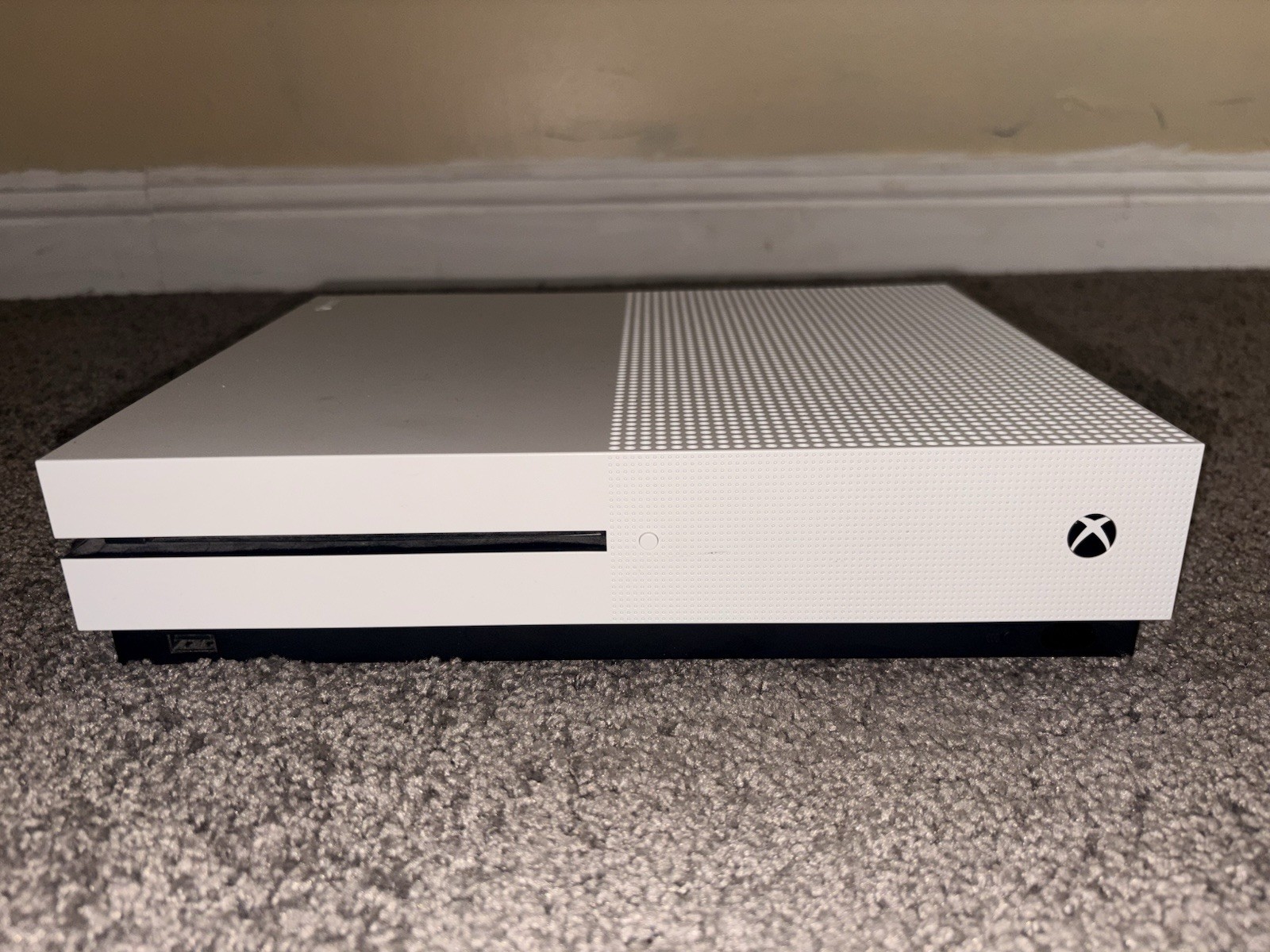 Microsoft Xbox One S 1TB White Home Console 4K UHD Wi-Fi Model 1681