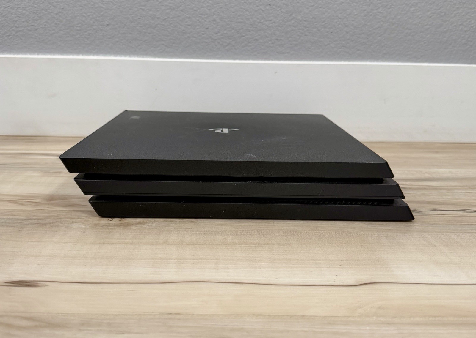 Sony PlayStation 4 Pro 1TB Console Bundle Controller + 6 Games – Tested