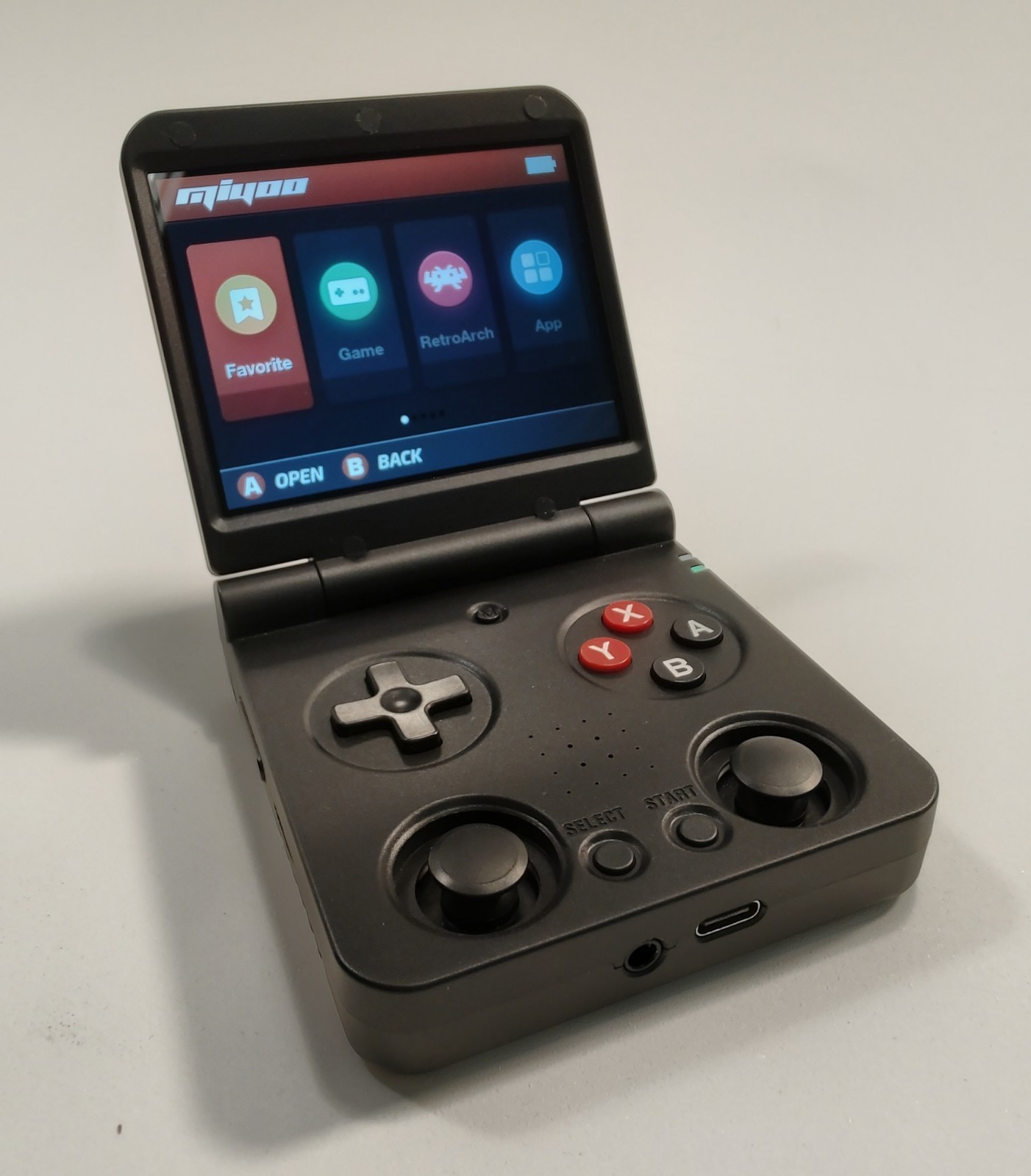 Miyoo Flip V2 BLACK Clamshell Retro Linux Handheld Game Console