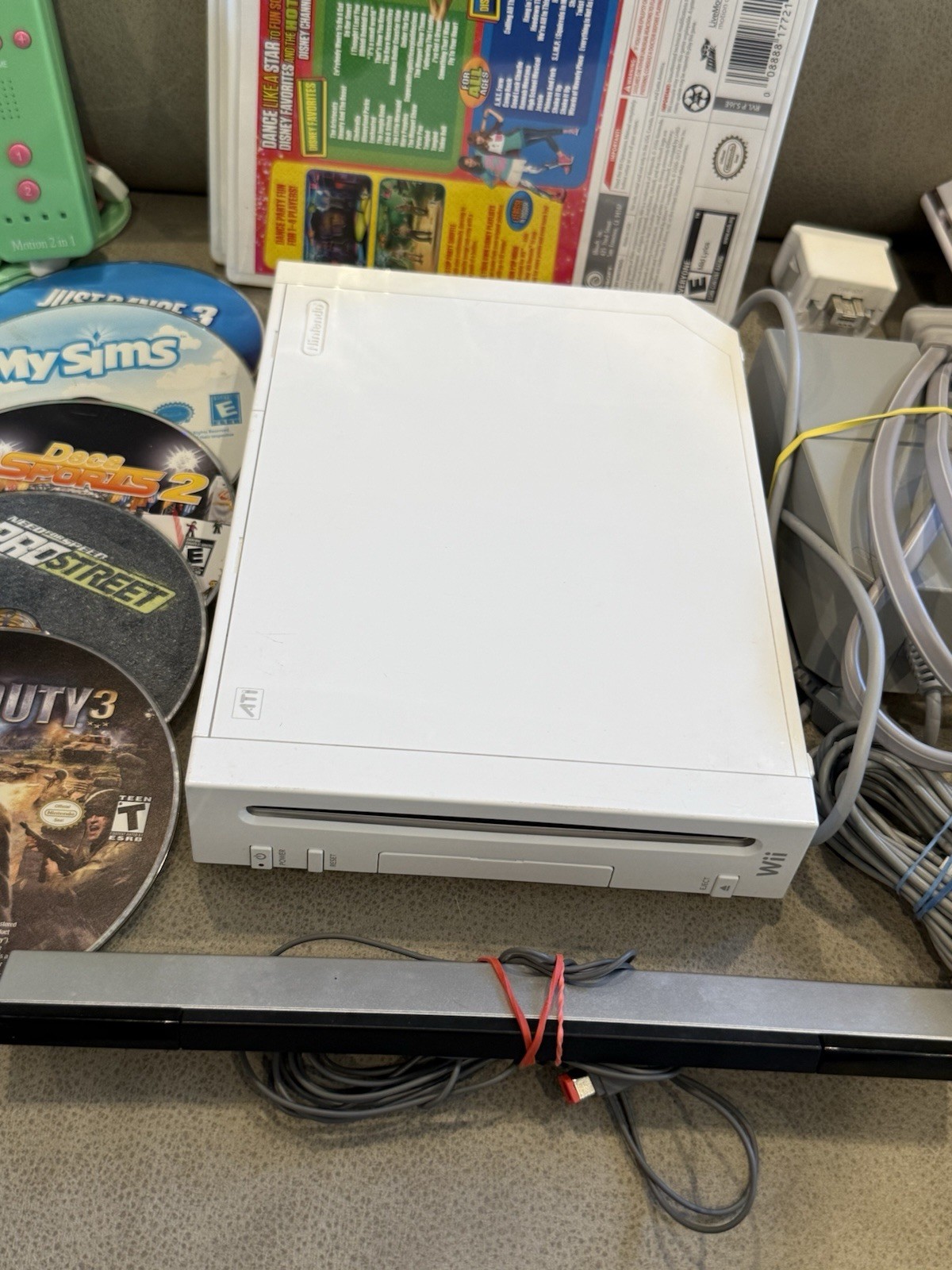 Nintendo Wii Console Bundle 5 Motion Plus Remotes Games Cables Sensor Bar