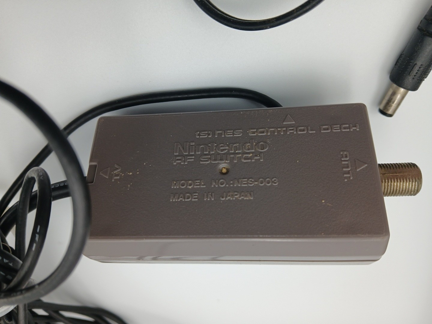 Nintendo NES-001 System PARTS ONLY Console Cords Super Mario 2 NOT WORKING