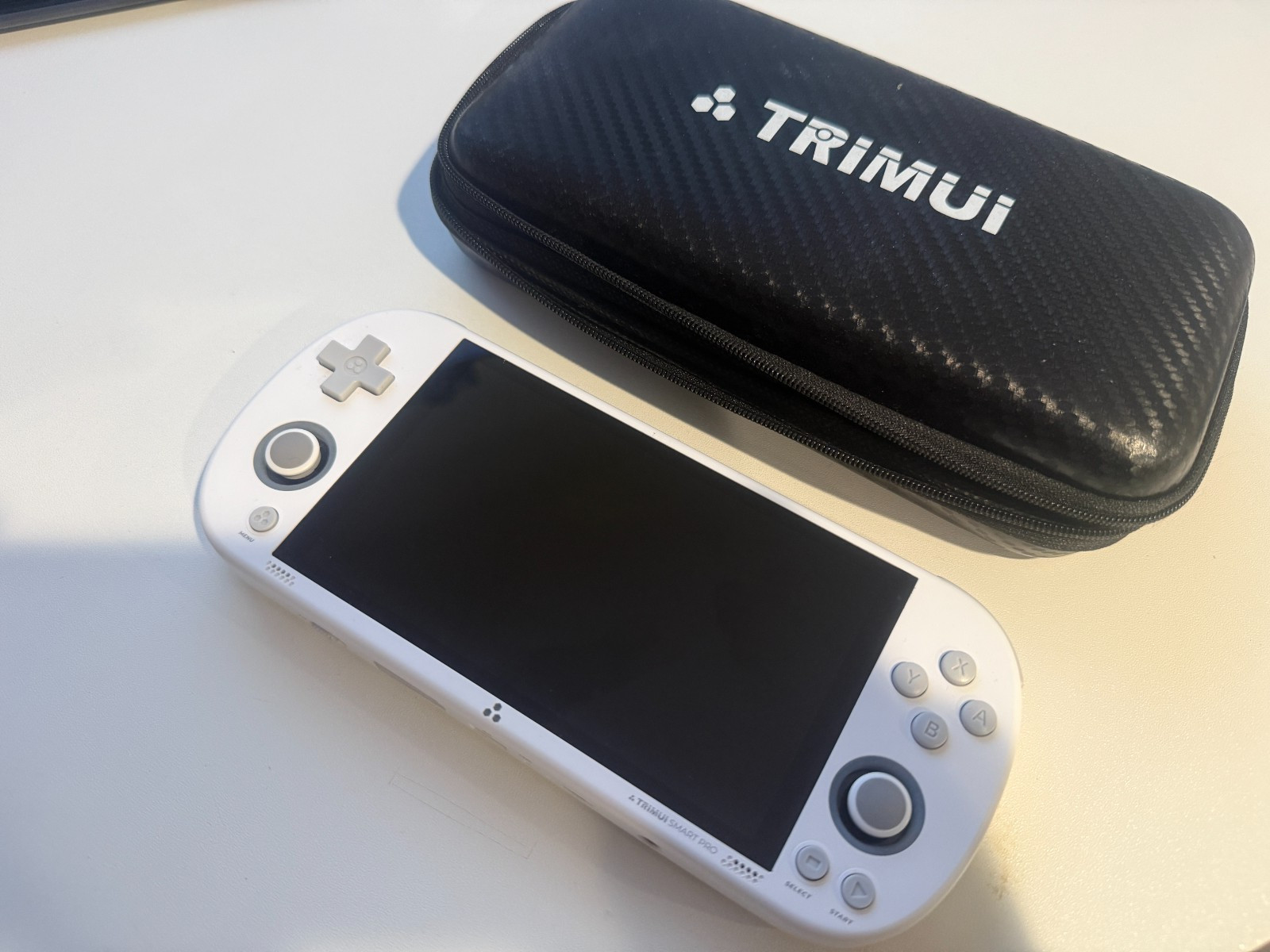 TrimUI Smart Pro – 64 GB – White Custom OS KNULLI Installed TG5040