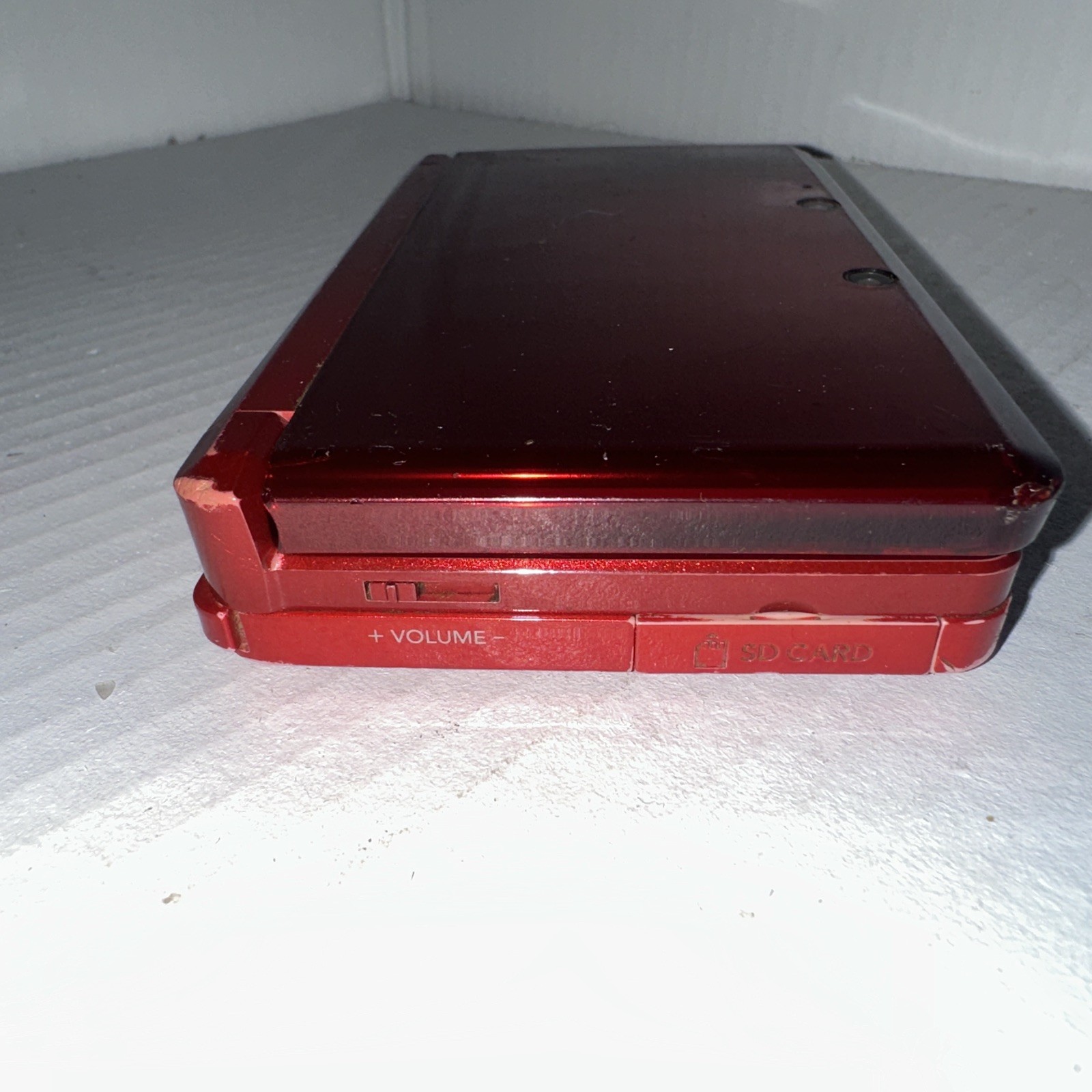 Flame Red Nintendo 3DS – CTR-S-USZ-C0, CTR-001 USA. Won’t power on.