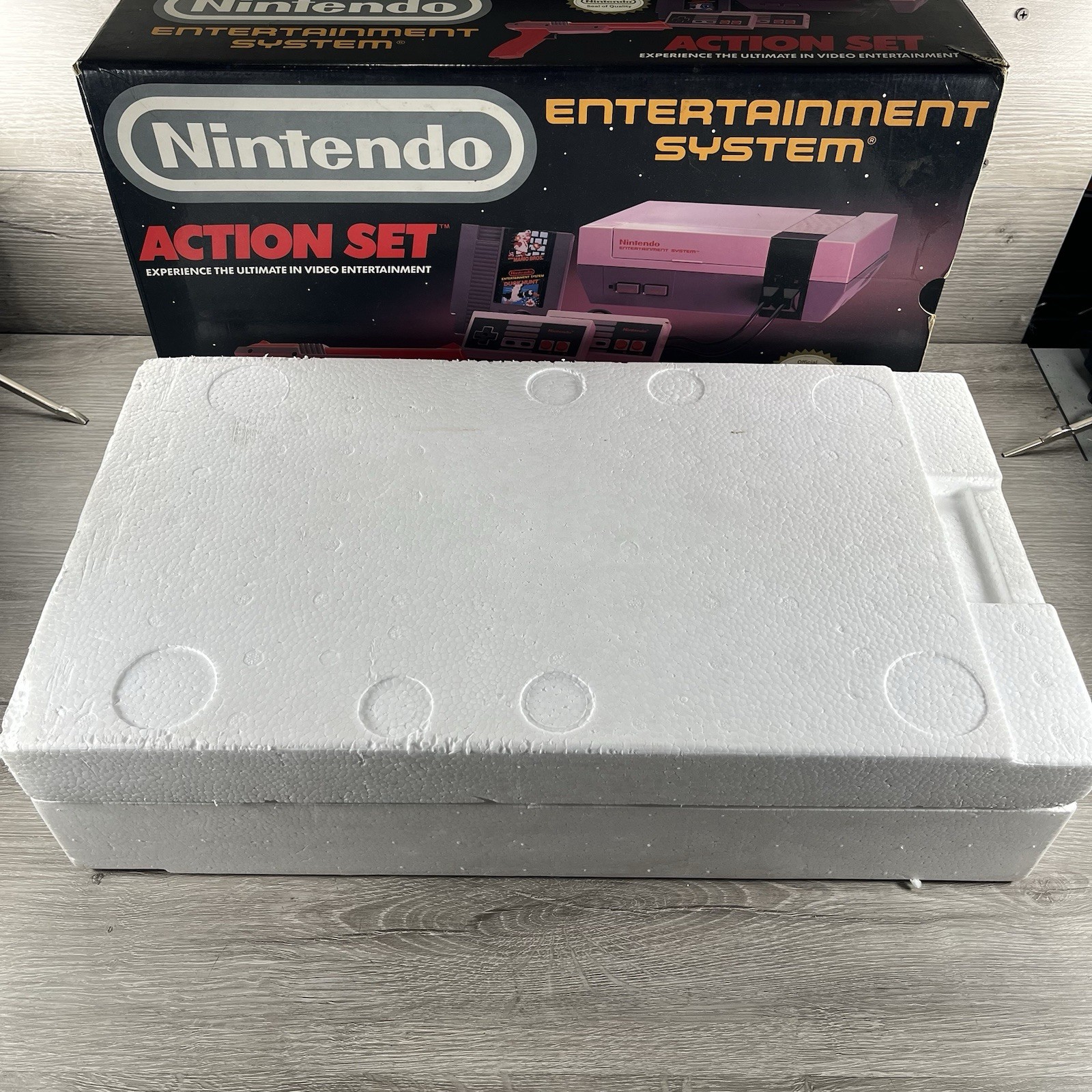 Nintendo NES Action Set Complete In Box Inserts Mario/Duck Hunt Tested