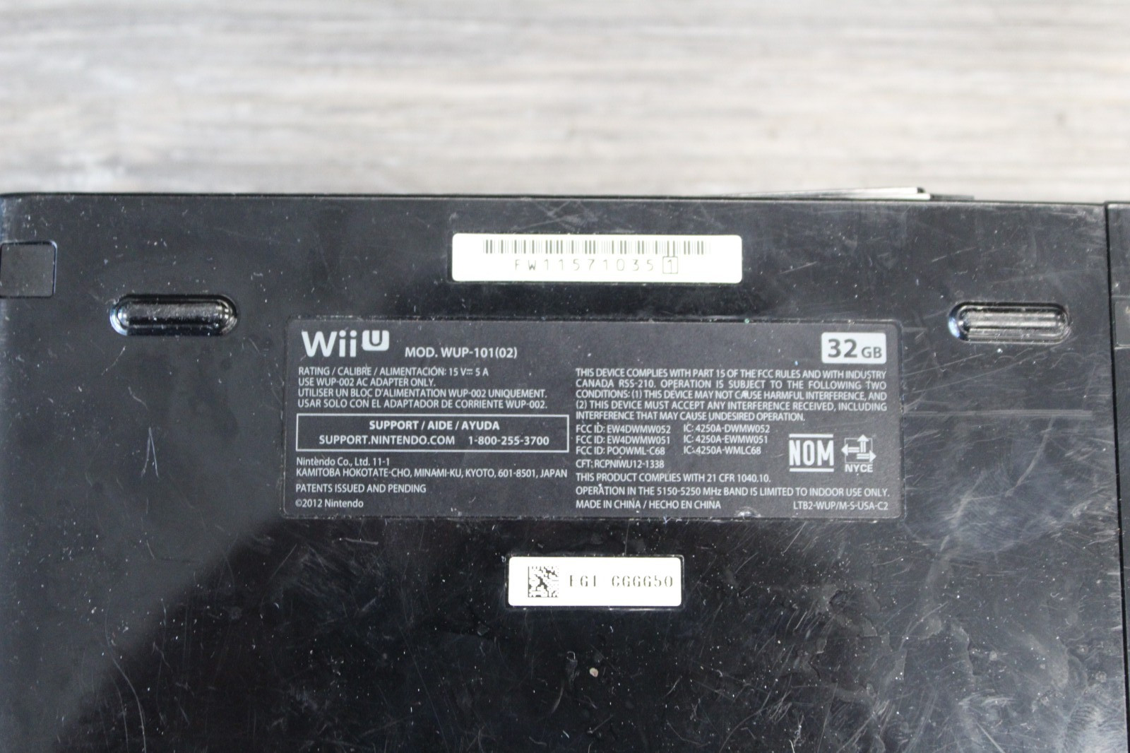Nintendo Wii U Launch Edition 32GB Black Handheld System WUP-010 & WUP-101 (02)