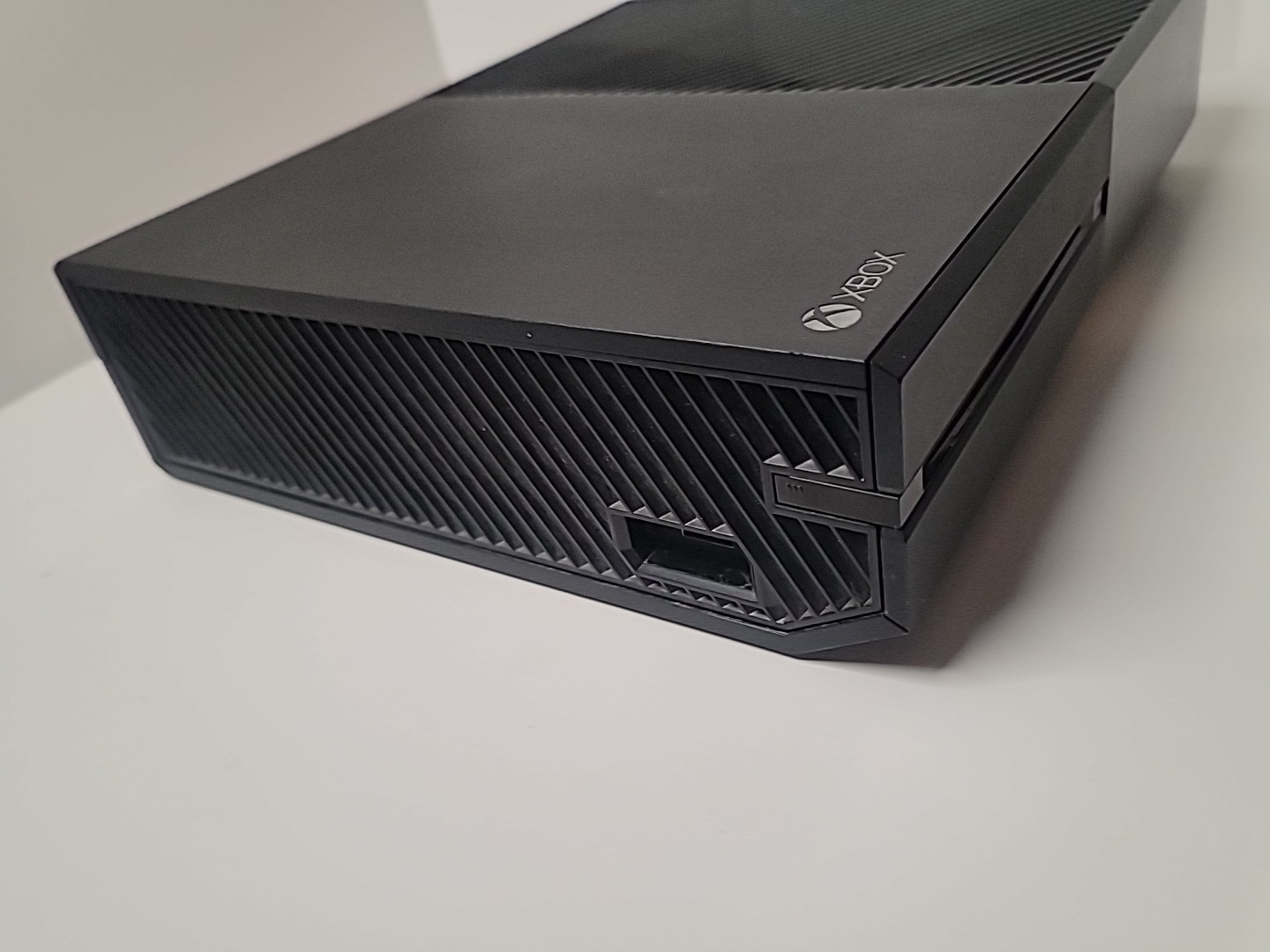 Xbox One 1 TB 1540 Bundle: Box, Kinect Camera, Controller, Games Tested/Works