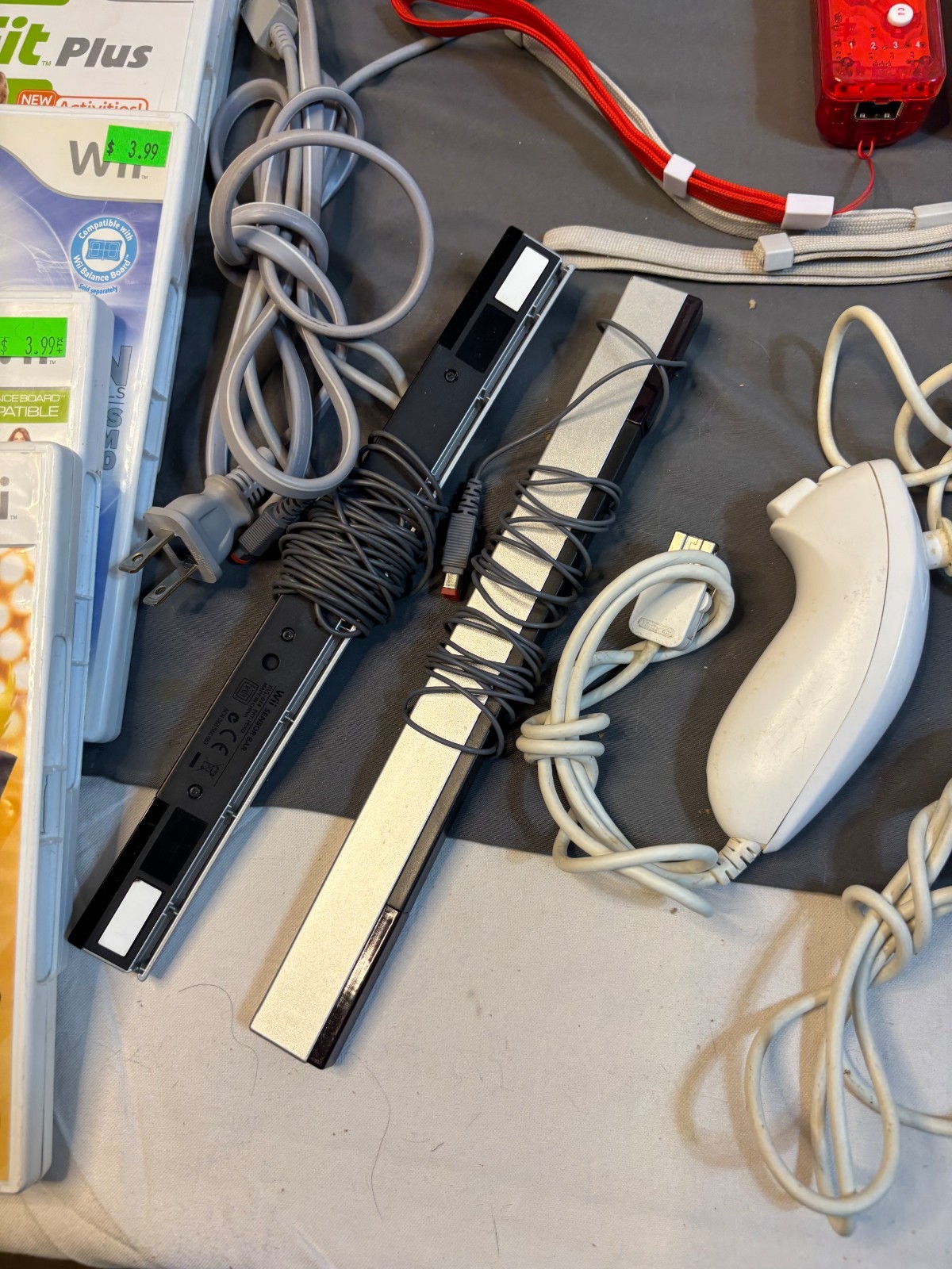 Bundle NINTENDO Wii video game system 10 games Controllers EXTRAS