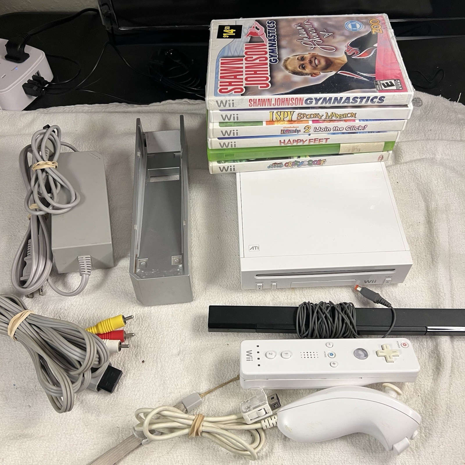 Nintendo Wii RVL-101 512 MB Home Console Bundle 6 Games