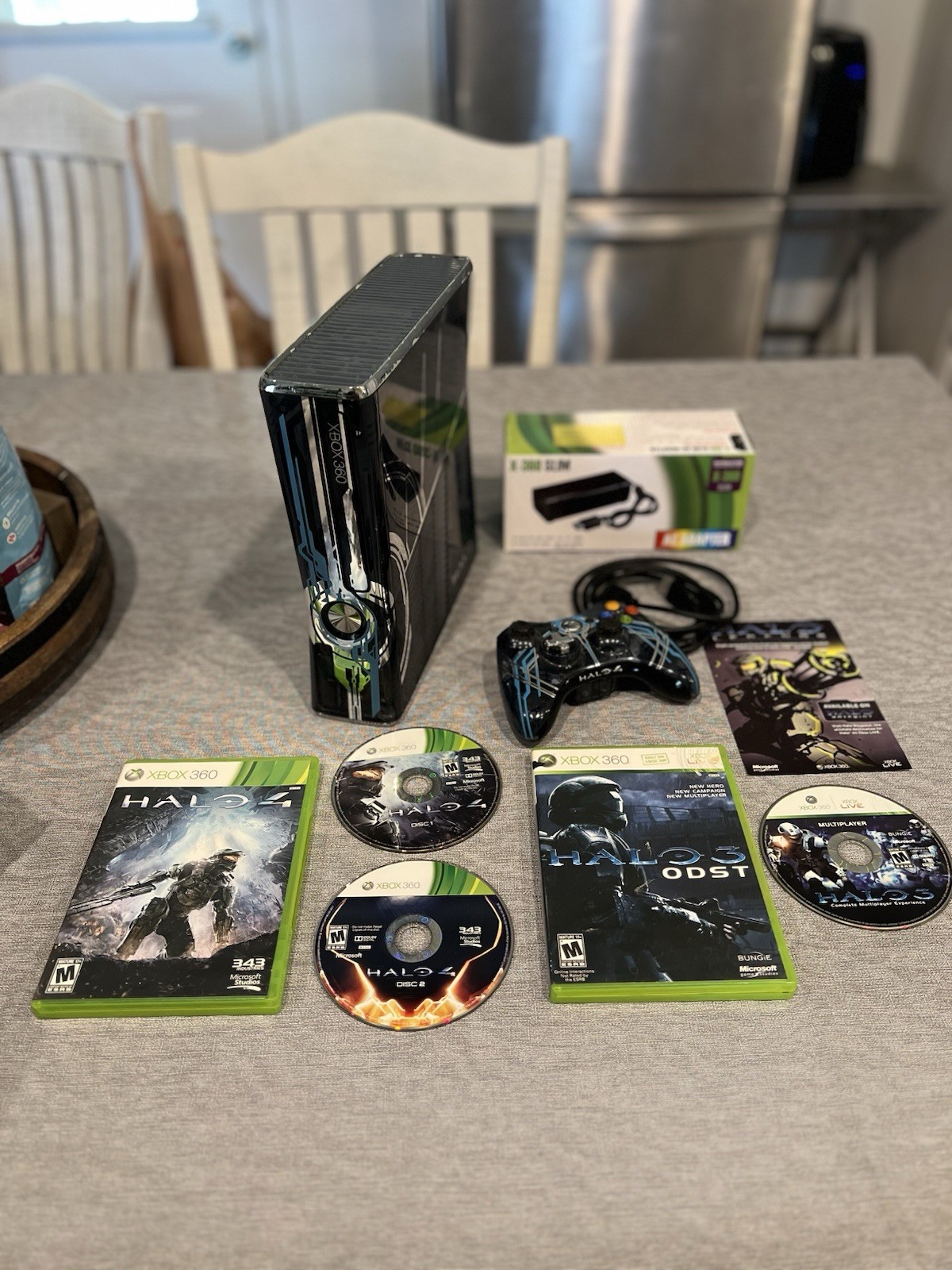 Microsoft Xbox 360 Halo 4 Edition Console w/ Controller HDMI Power Supply Games