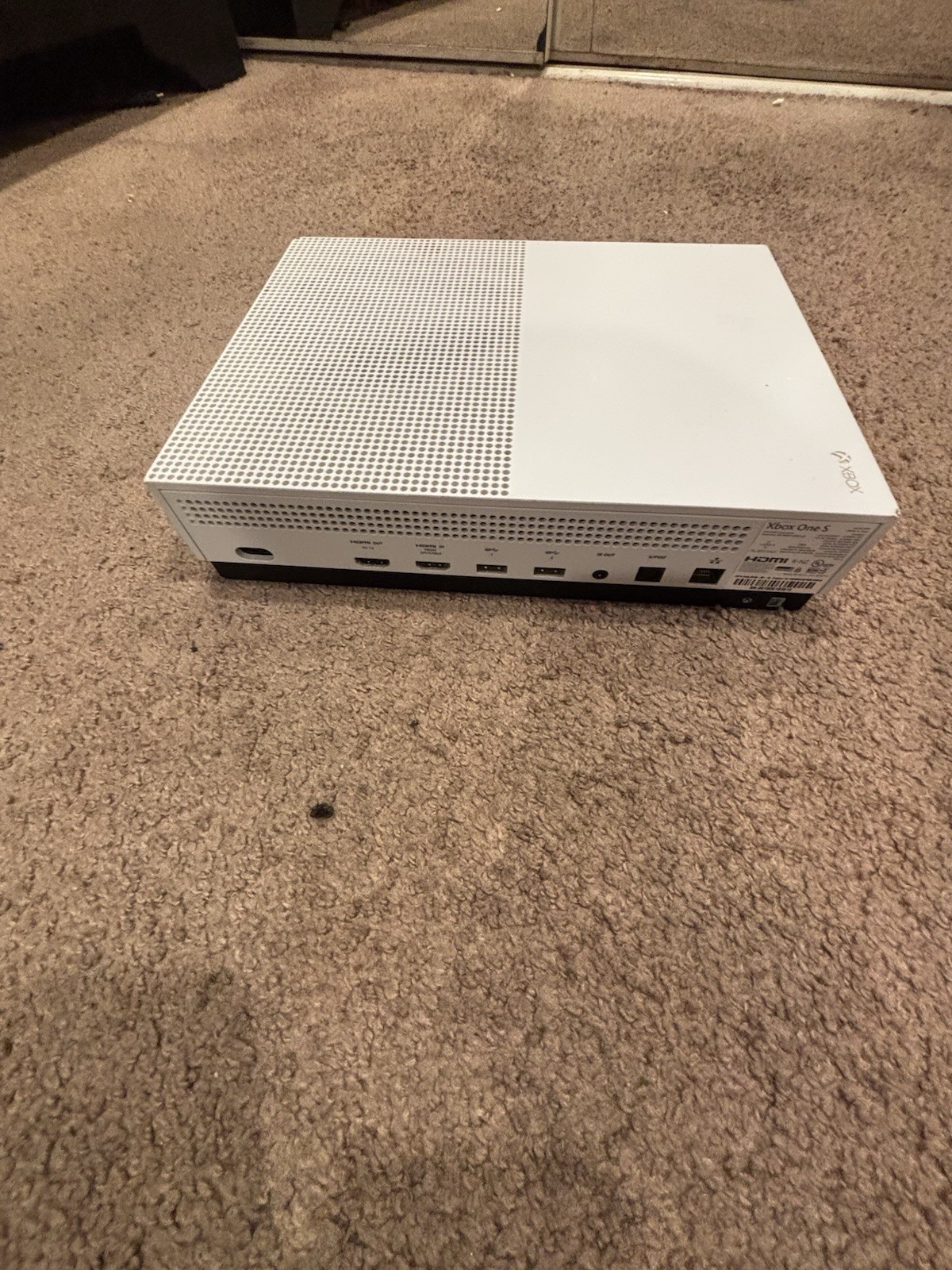 Xbox One Good condition It White Only Used For 4 Months Not Really Used