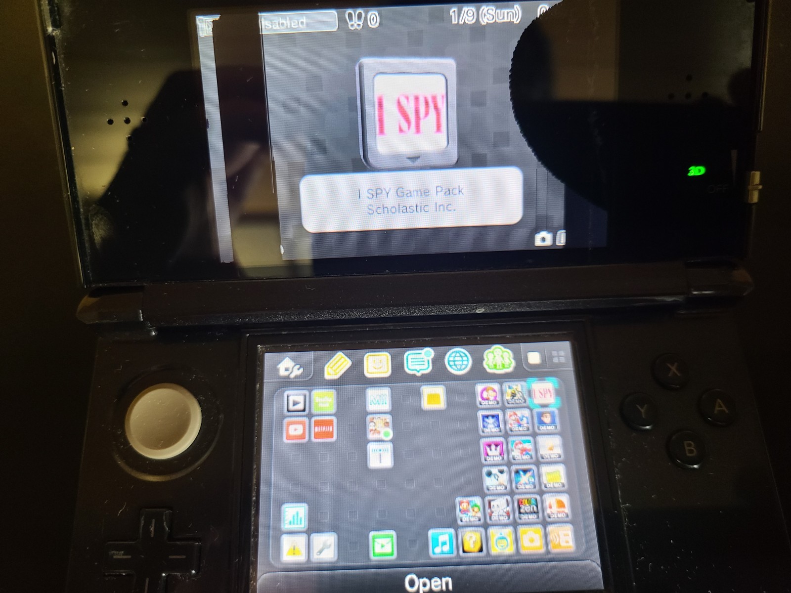 Nintendo 3DS 2GB Handheld System – Black, damaged screen