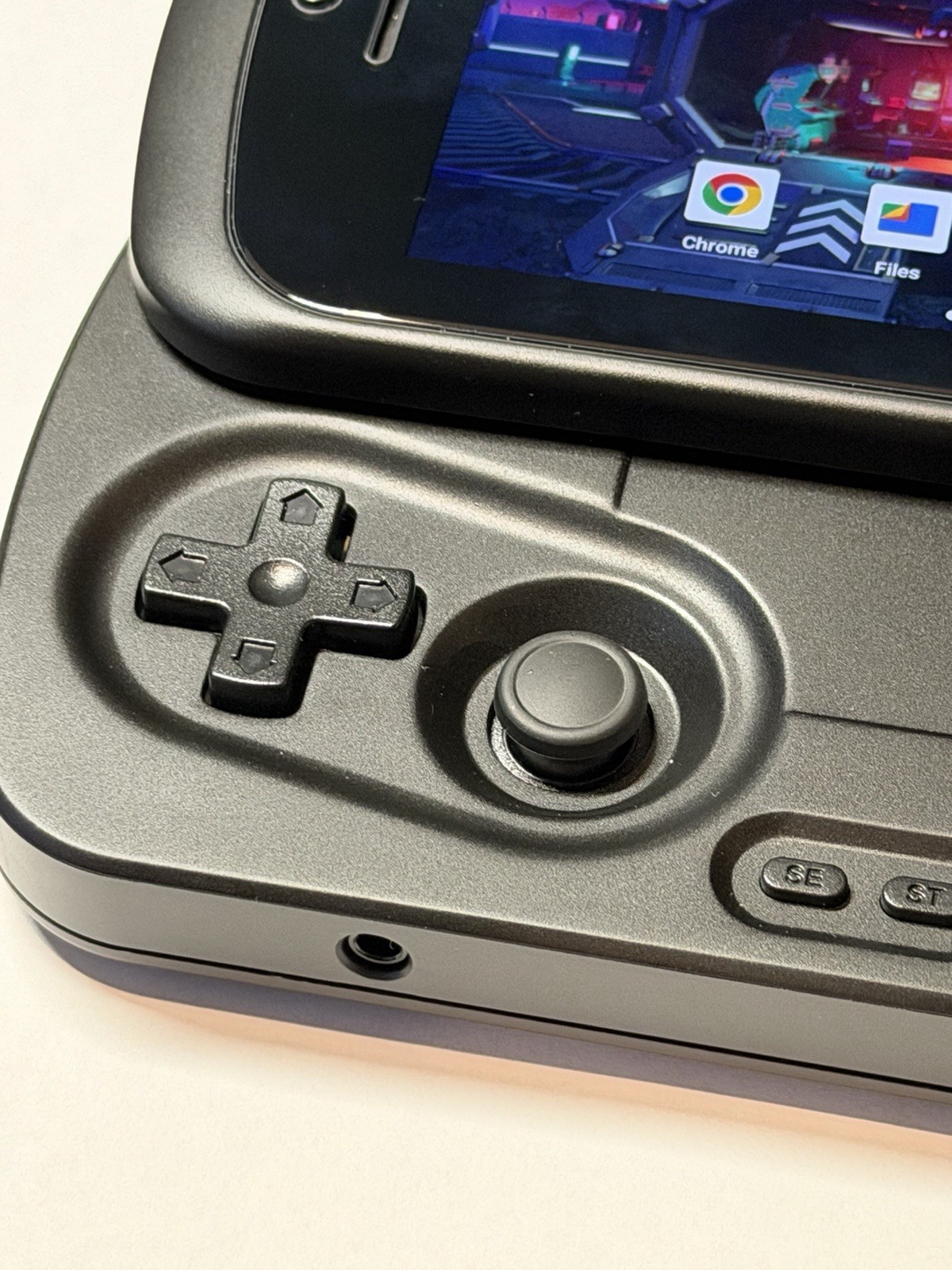 ANBERNIC RG Slide Android13 Handheld Game Console 4.7″ + Screen Prot – Excellent