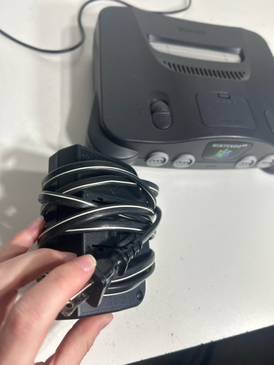 NINTENDO 64 SYSTEM CONSOLE NUS-001 (P17023290)