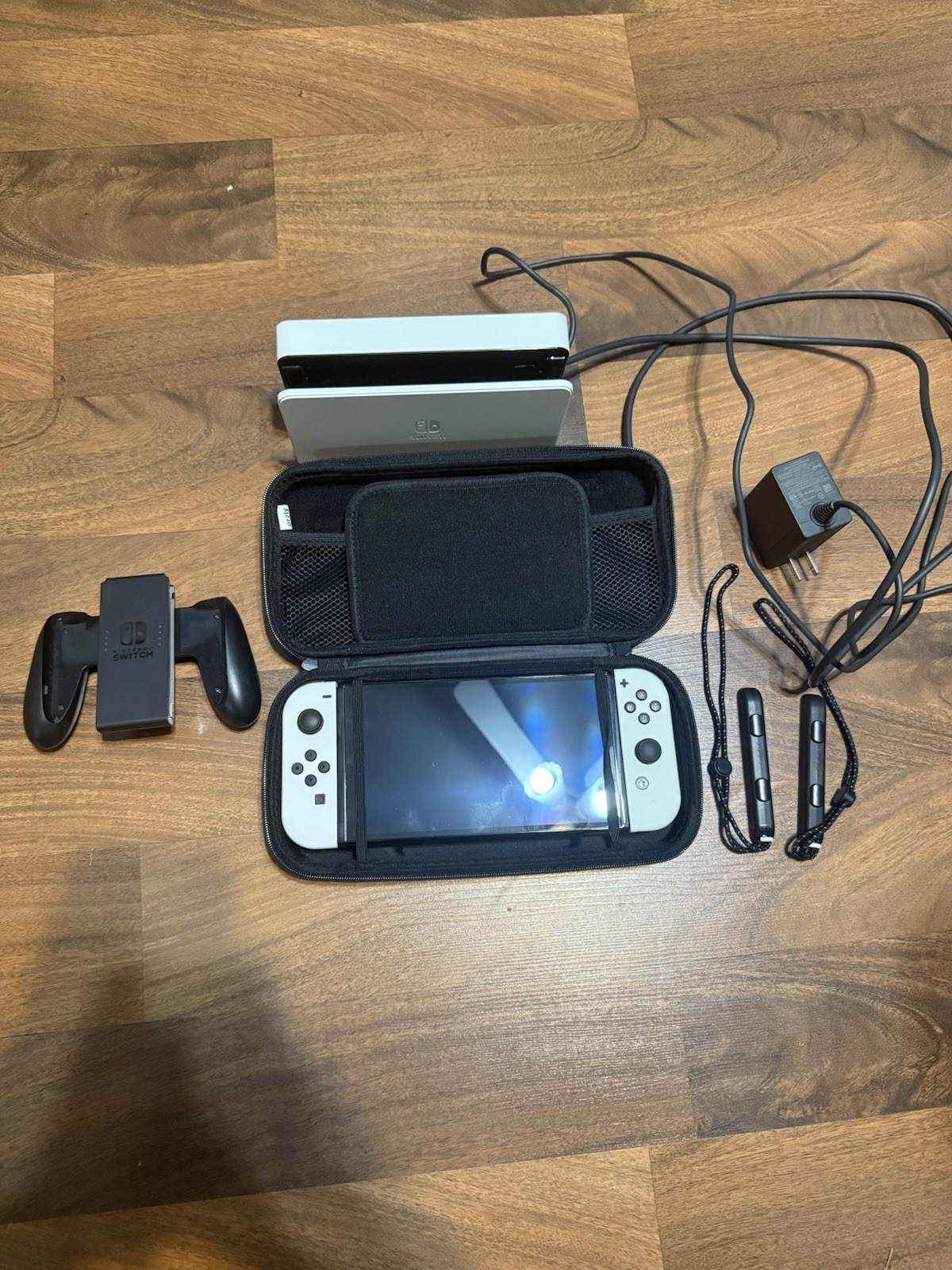 Nintendo Switch OLED Video Game Console HEG-001 White w/Case – Superb Condition