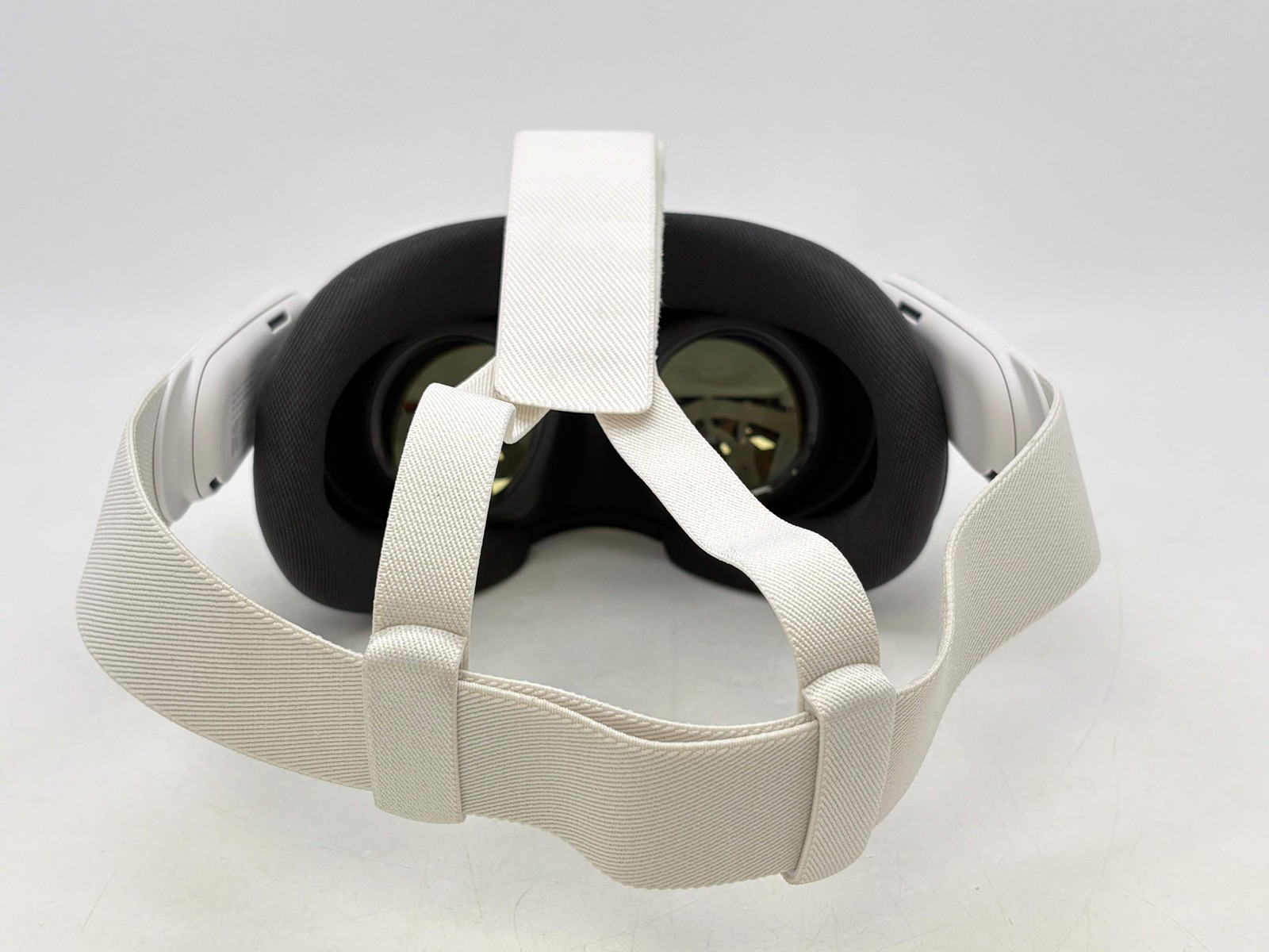 Meta Quest 3 512GB Standalone All-in-One VR Headset White Used