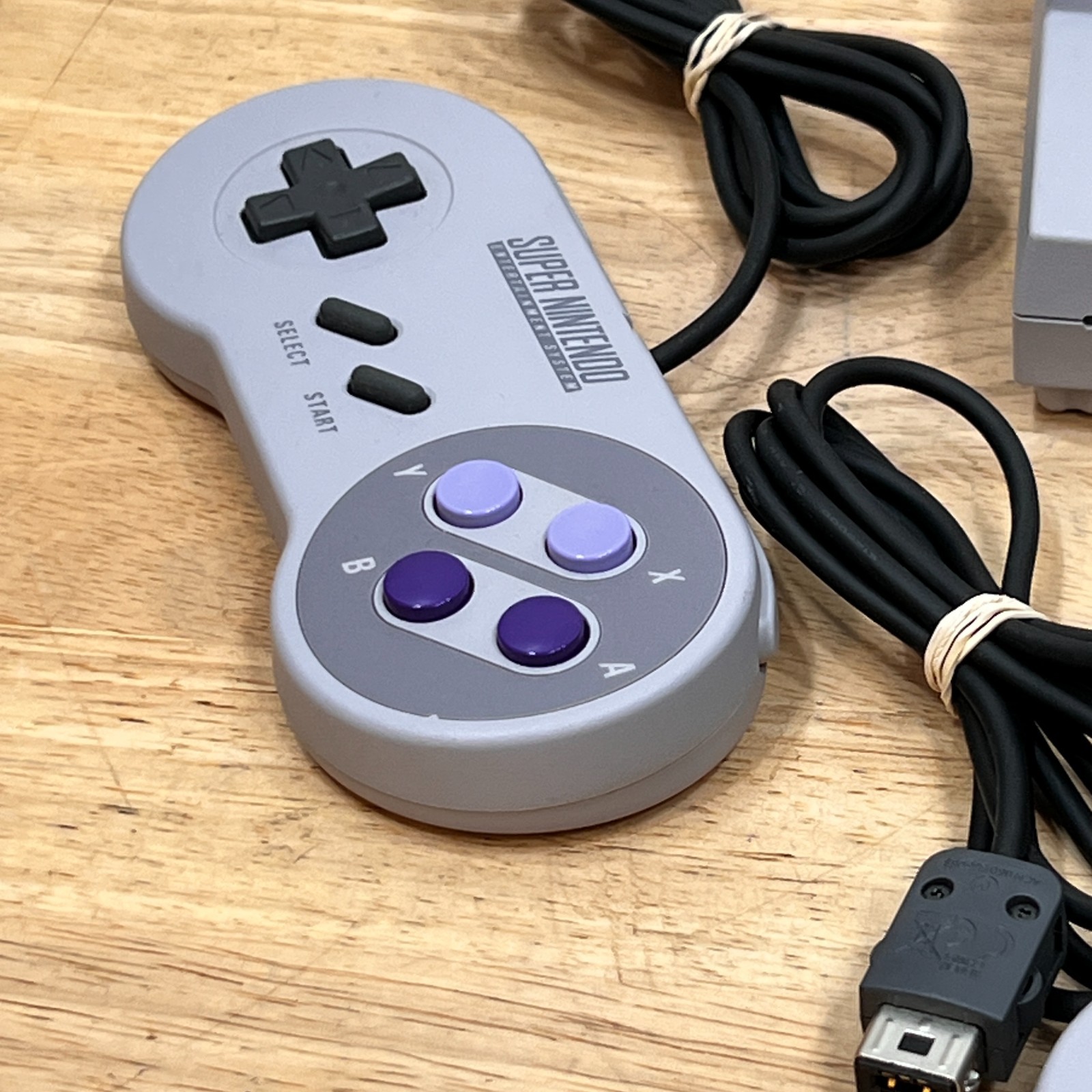 Nintendo SNES Classic Edition Mini Console Bundle CLV-201 2 Controllers HDMI