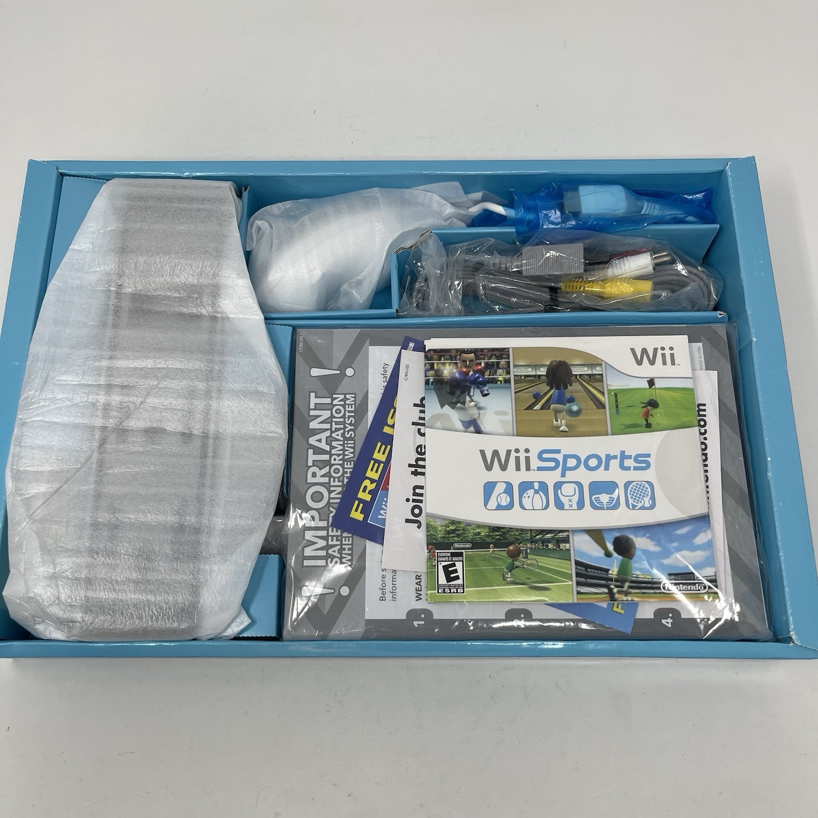 New! Unused, NOT Sealed! Nintendo Wii Console White + Wii Sports RVL-001 (USA)
