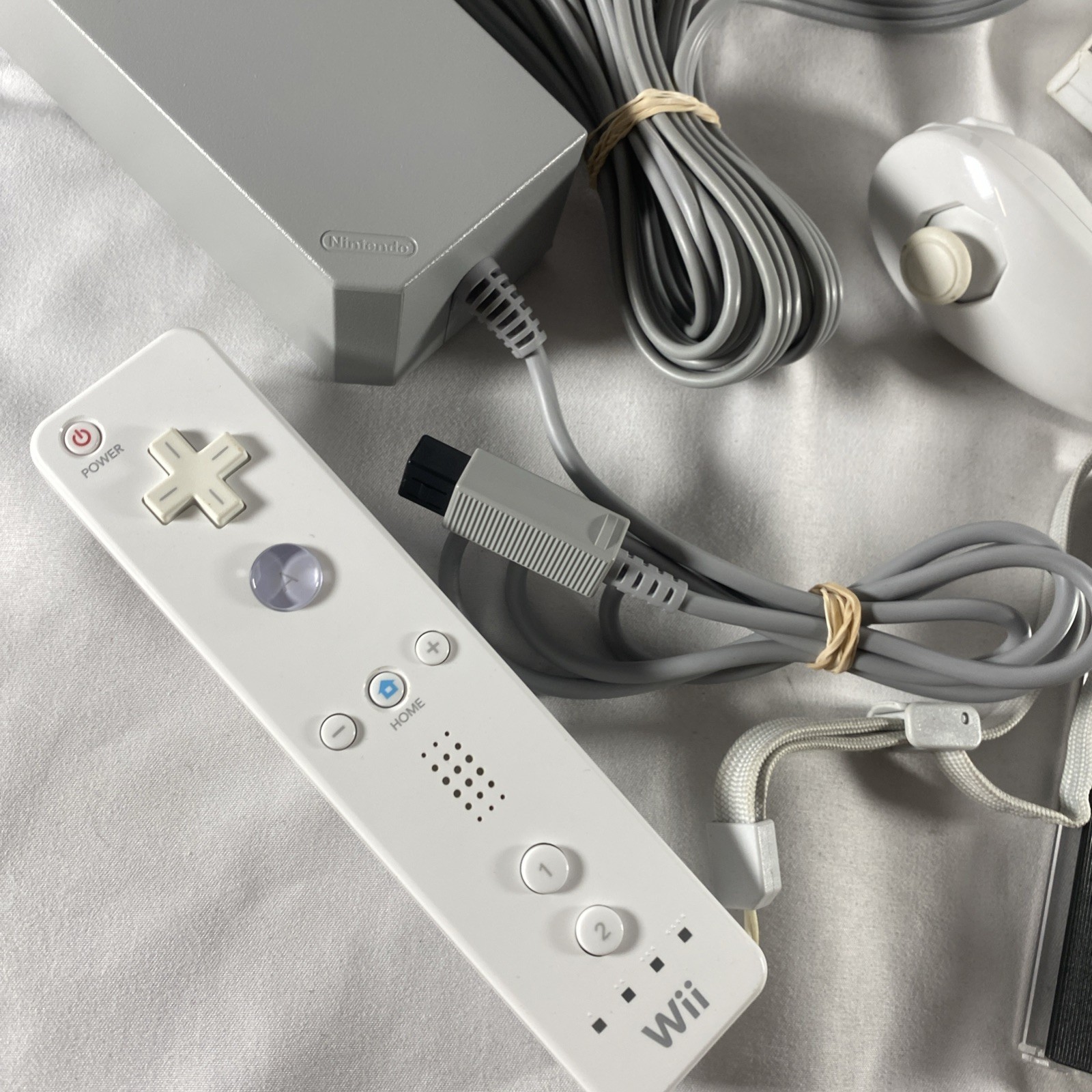 Nintendo Wii RVL-001 Console – White – Tested – GameCube Compatible w/ 3 Games