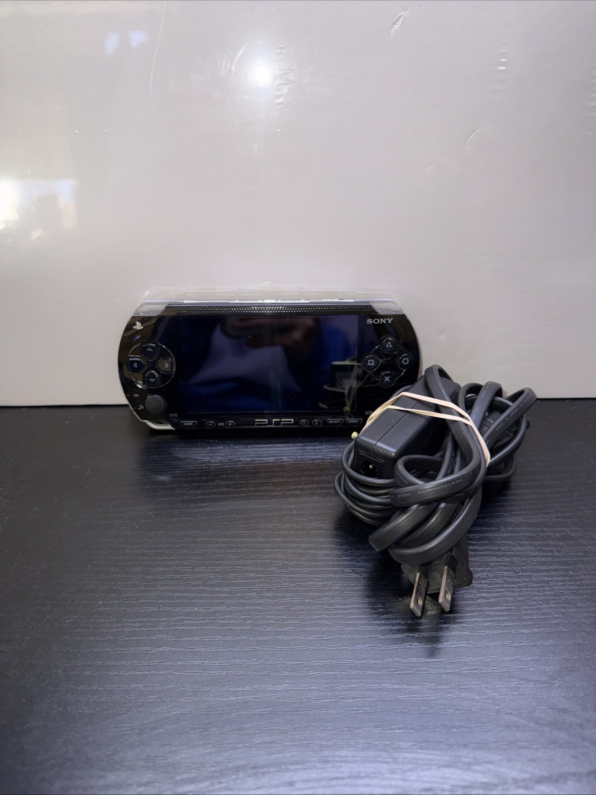 Sony PSP-1001 Black Handheld Console With Charger Free Shipping