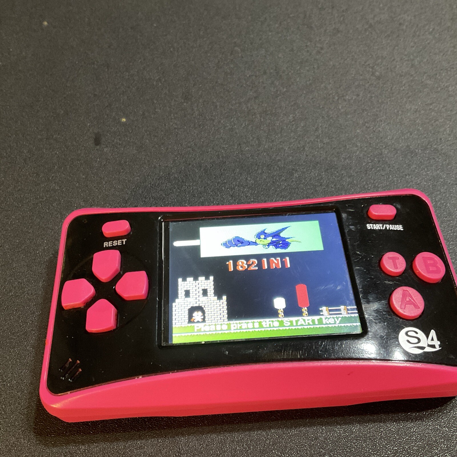 Retro Handheld Game Console, 182 in 1 Video Games Console 2.5″ Screen Handheld G